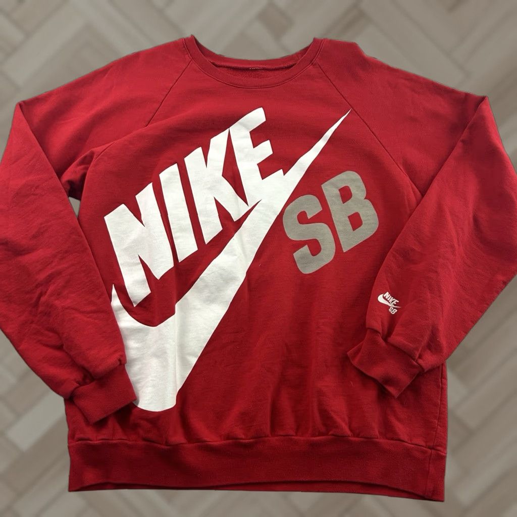 Nike Nike SB Pullover Sweatshirt Men L Red Size US L / EU 52-54 / 3 - 1 Thumbnail
