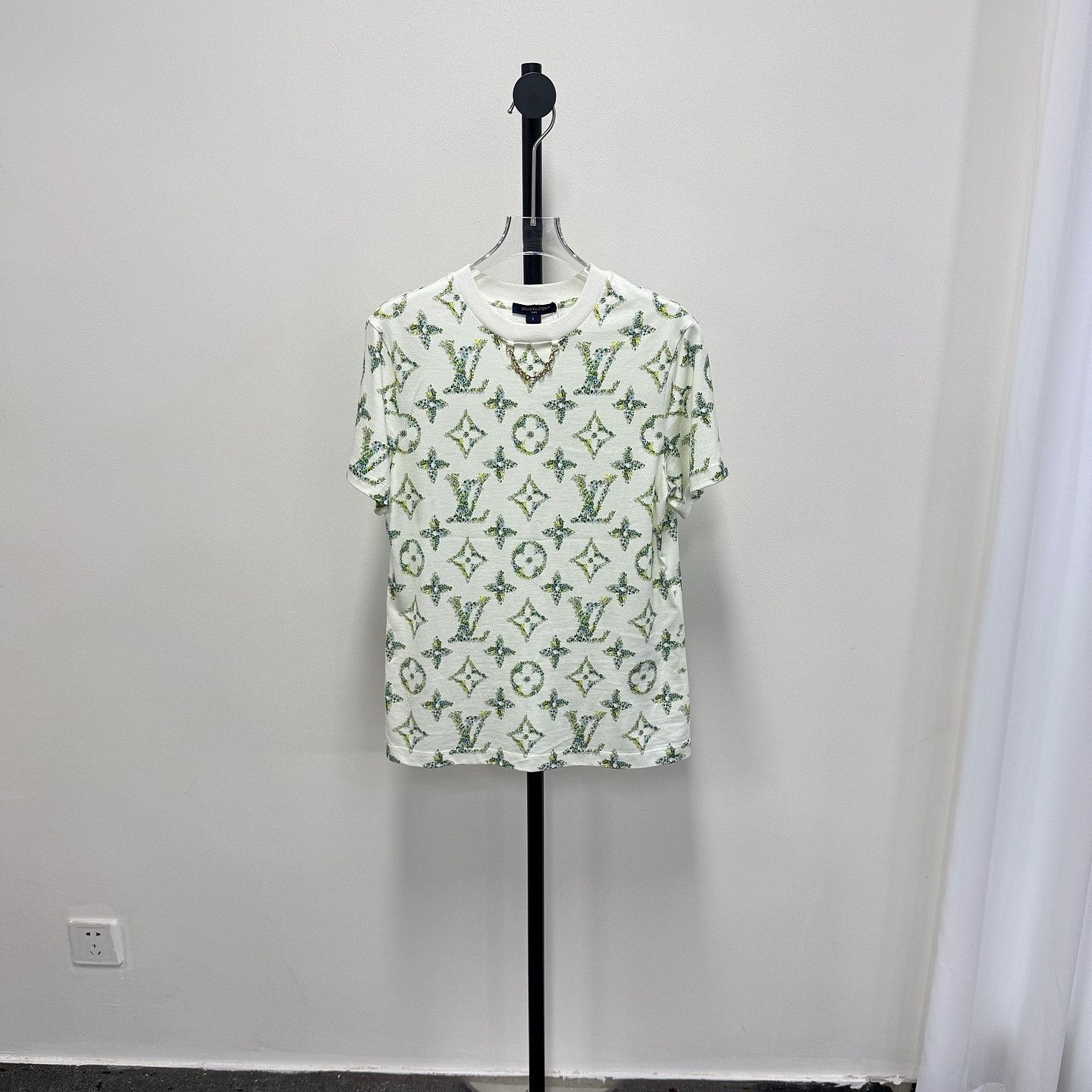 Louis Vuitton Louis Vuitton Floral Monogram Short Sleeve T-Shirt Size S Size S / US 4 / IT 40 - 1 Thumbnail