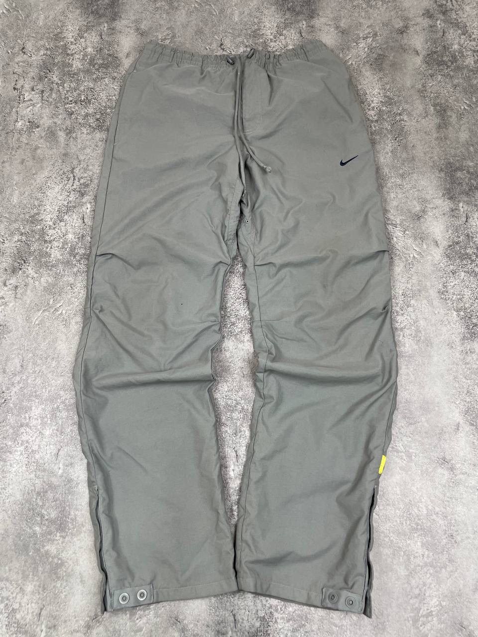 Nike Nike Men Track Pants Grey Lightweight Joggers Training SizeS Size US 31 - 1 Thumbnail