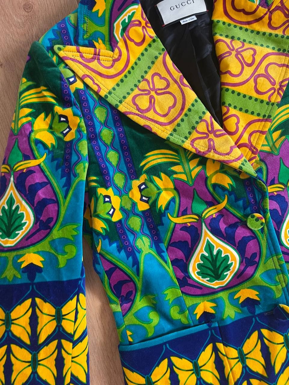 Gucci: Cruise 2018 fashion show Blazer