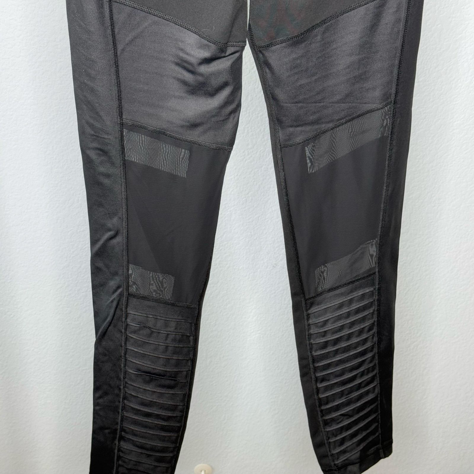 Victoria's Secret Victoria’s Secret Sport Moto Knockout Mesh Leggings Size 27" / US 4 / IT 40 - 4 Thumbnail