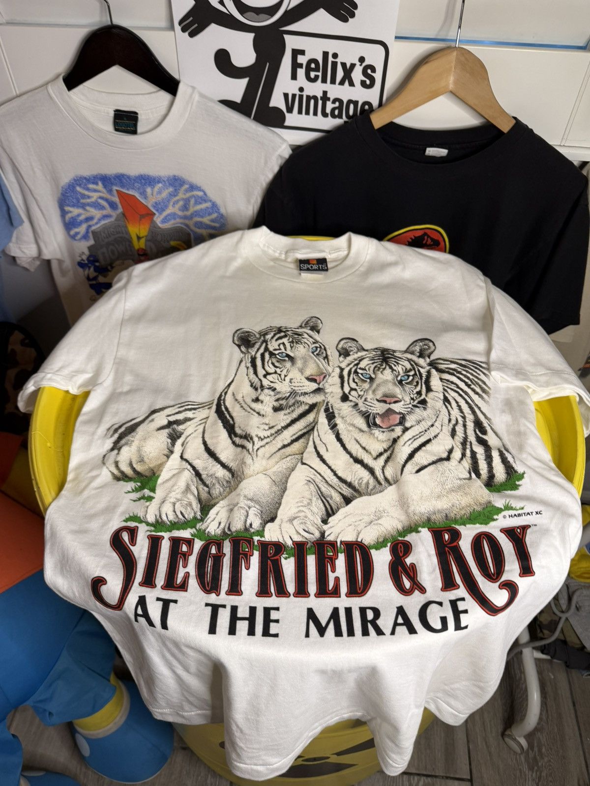 Vintage 1980s single stitch white tiger T-shirt Size US M / EU 48-50 / 2 - 3 Thumbnail