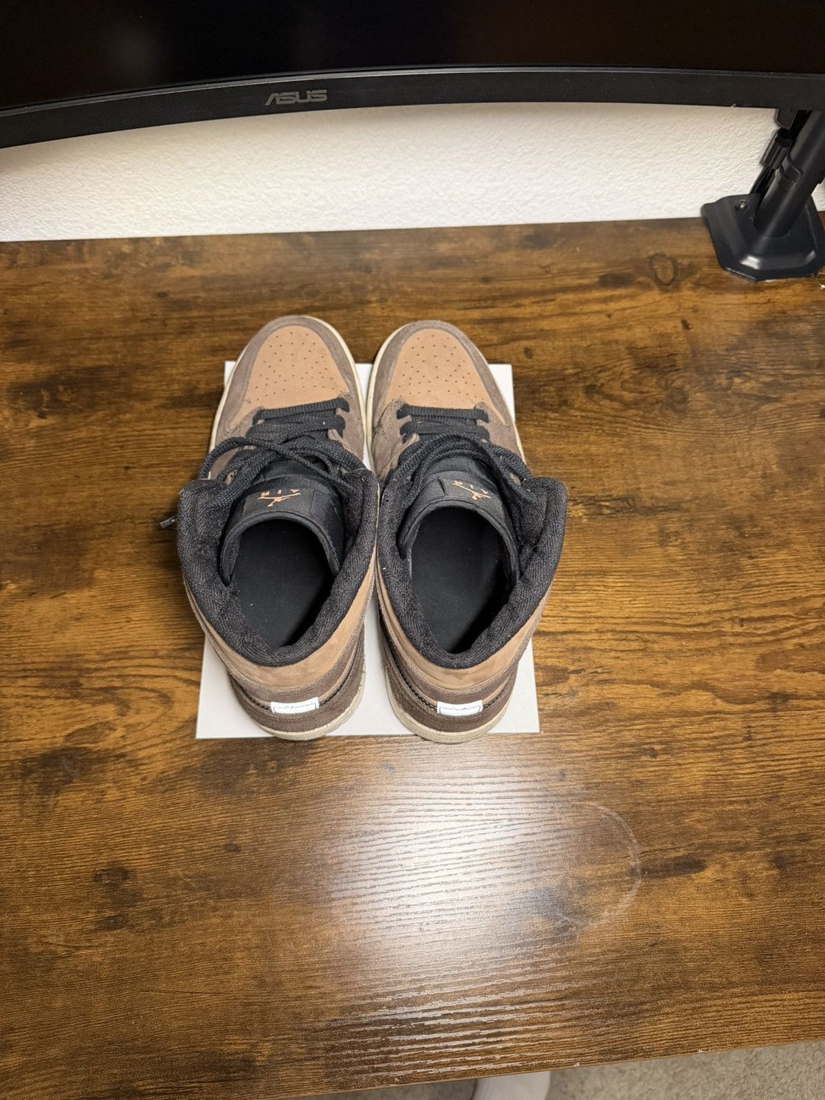 Nike Air Jordan 1 Mid Dark Chocolate Size US 10.5 / EU 43-44 - 5 Thumbnail