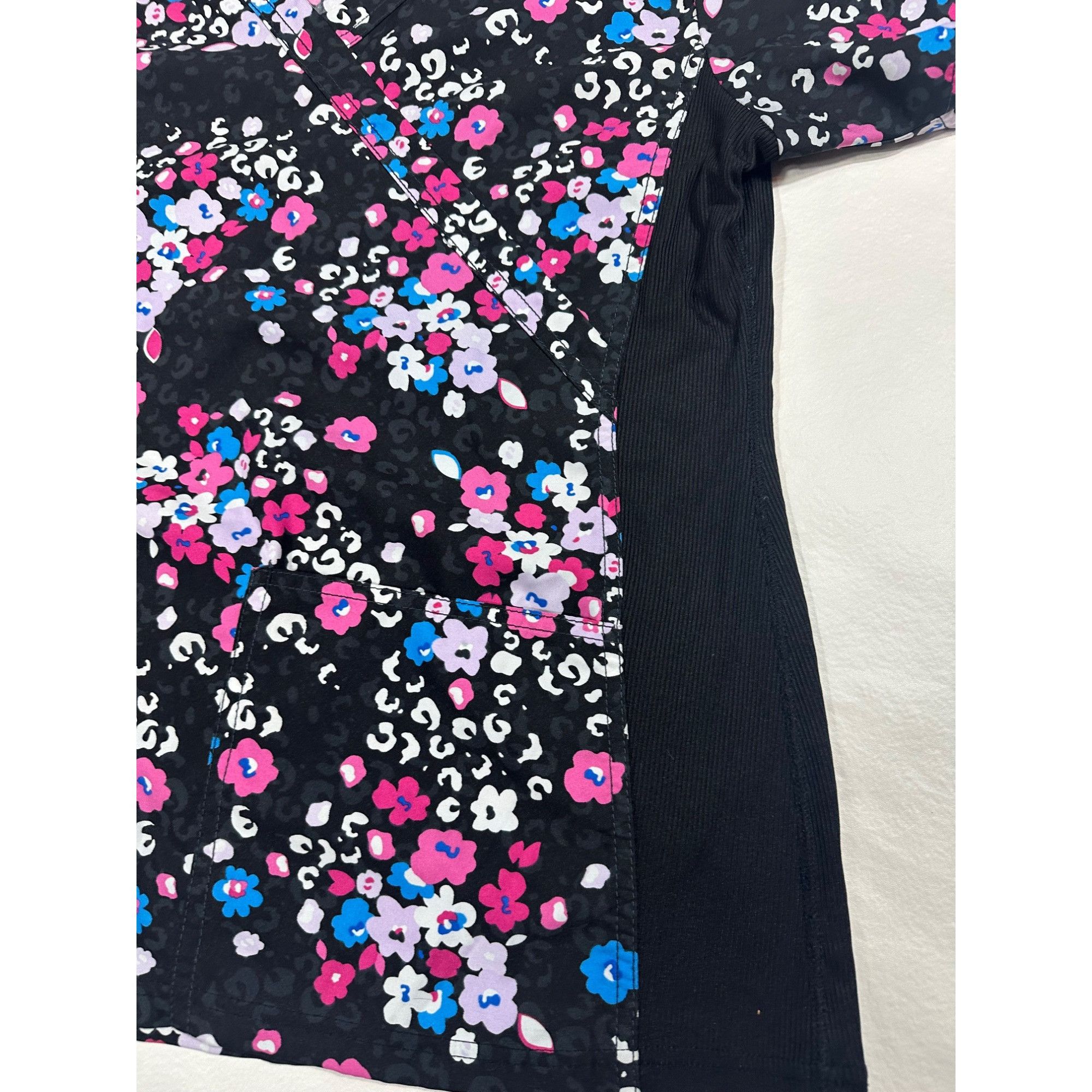 Other Wonderwink Scrubs Top Modern Fit Women's Floral V Neck Size Size L / US 10 / IT 46 - 2 Thumbnail