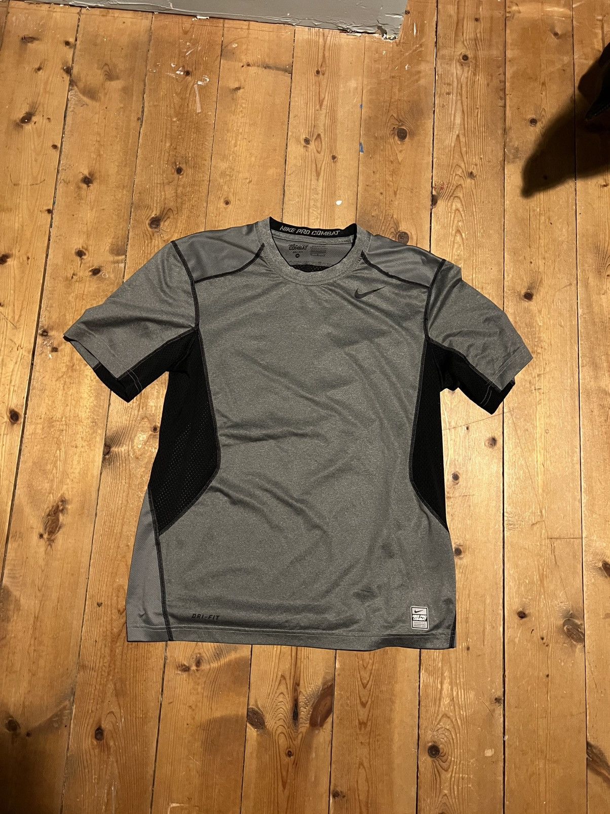 Nike Nike pro combat shirt Size US M / EU 48-50 / 2 - 1 Thumbnail