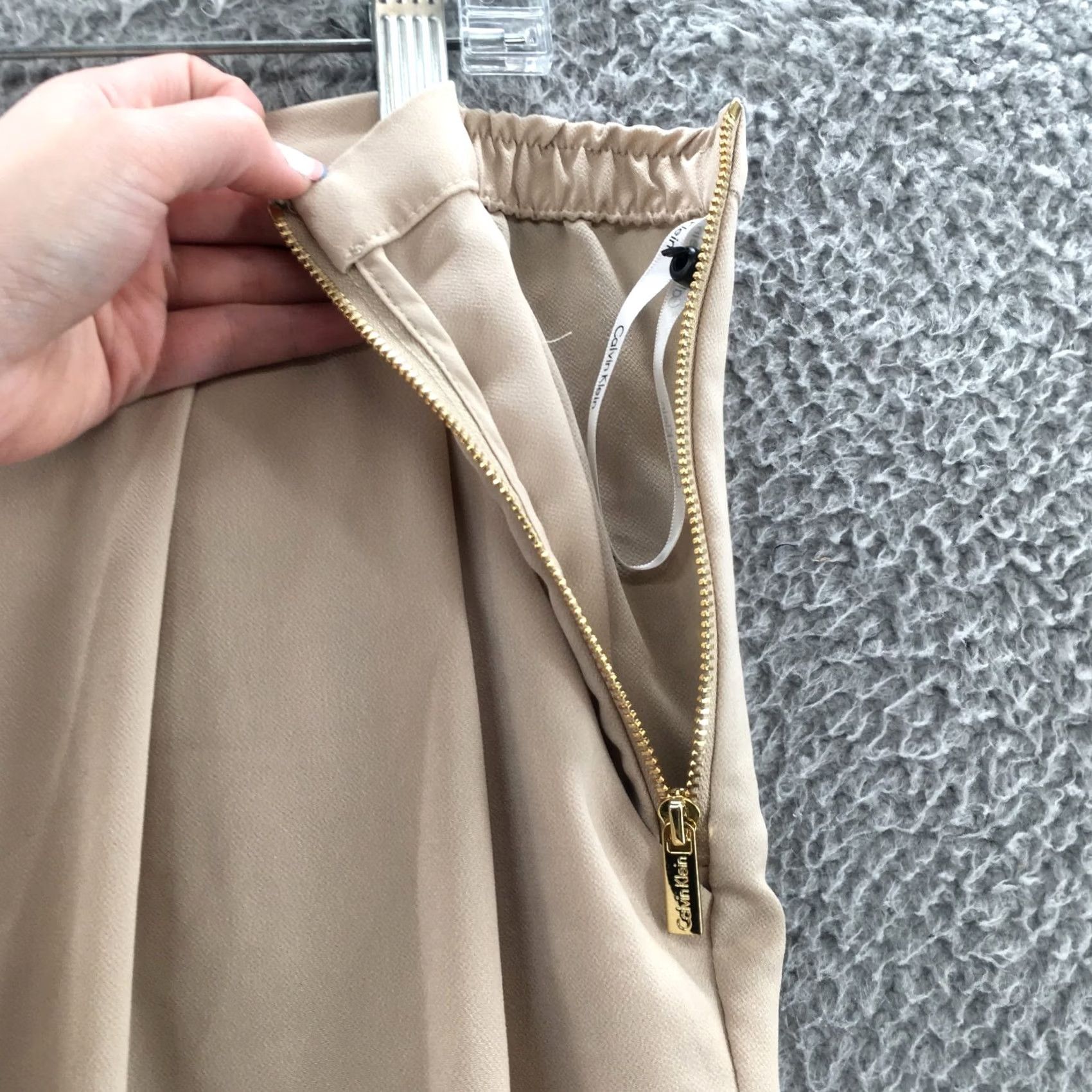 Calvin Klein Calvin Klein Dress Pants Womens Beige Pleated Front Zip Dress Pants Size 24" / US 00 / IT 34 - 6 Thumbnail