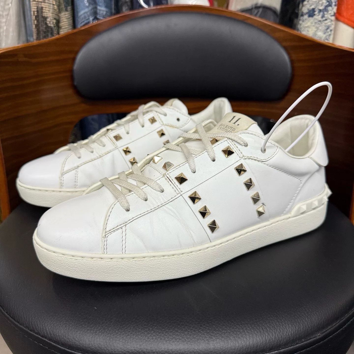Valentino Valentino White Lowtop Sneakers 42 Men Size US 9 / EU 42 - 1 Thumbnail