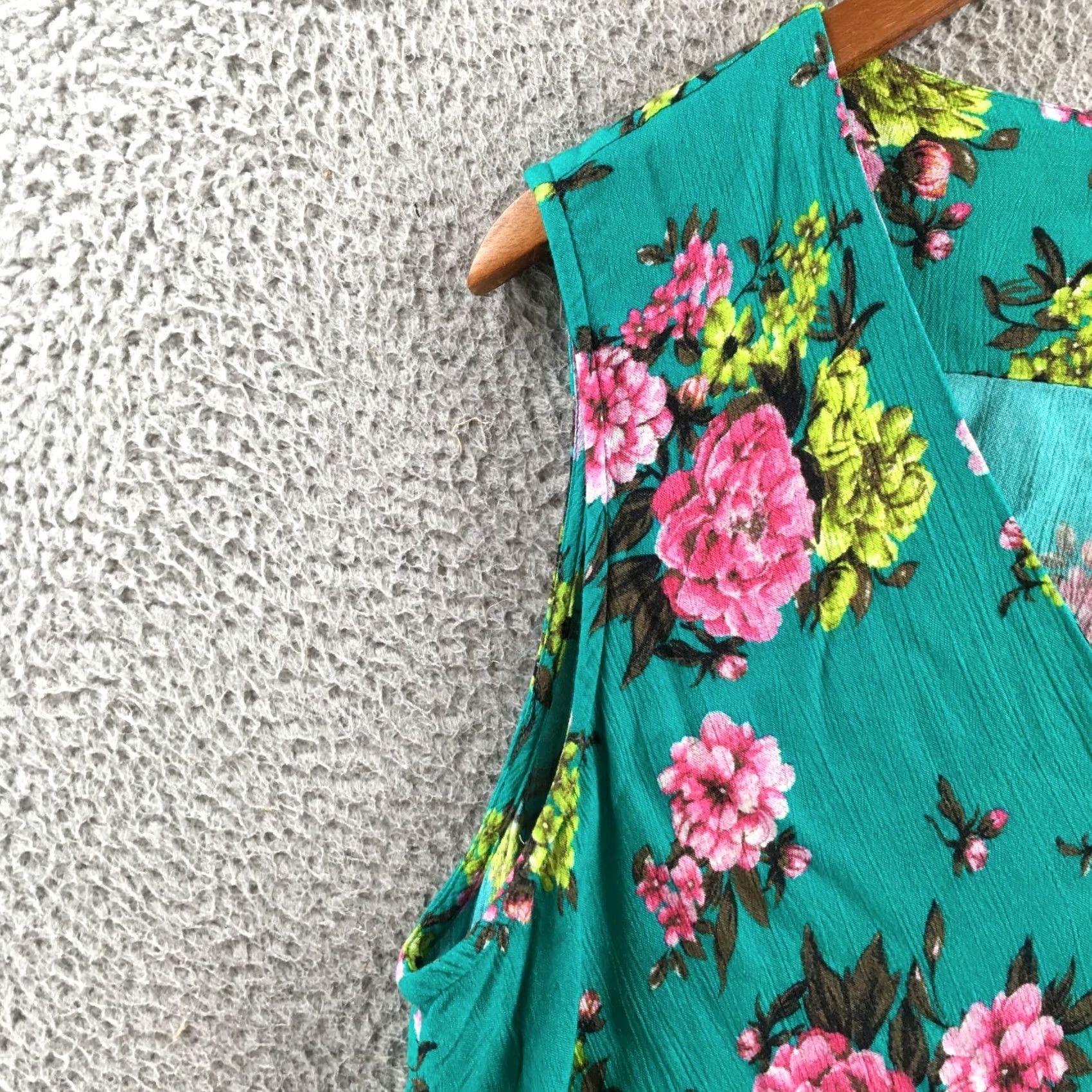 Vintage KUT from the Kloth Blouse Womens L Green Sleeveless Surplice Floral Top Rayon Shirt Size L / US 10 / IT 46 - 4 Thumbnail