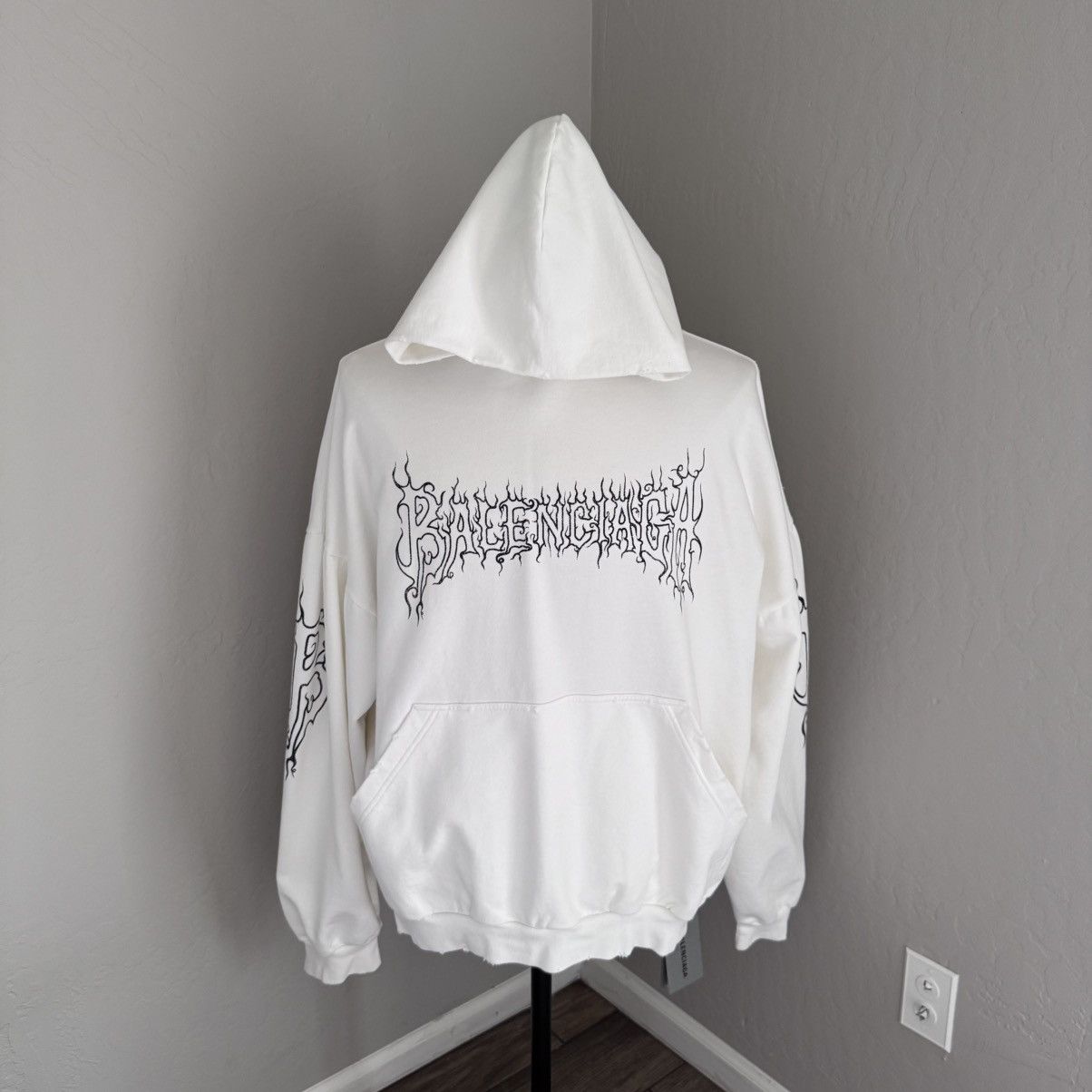 ◆直営店◆【BALENCIAGA】DARKWAVE ROUND フーディ Balenciaga Darkwave Round Hoodie Oversized | Saks Fifth Avenue