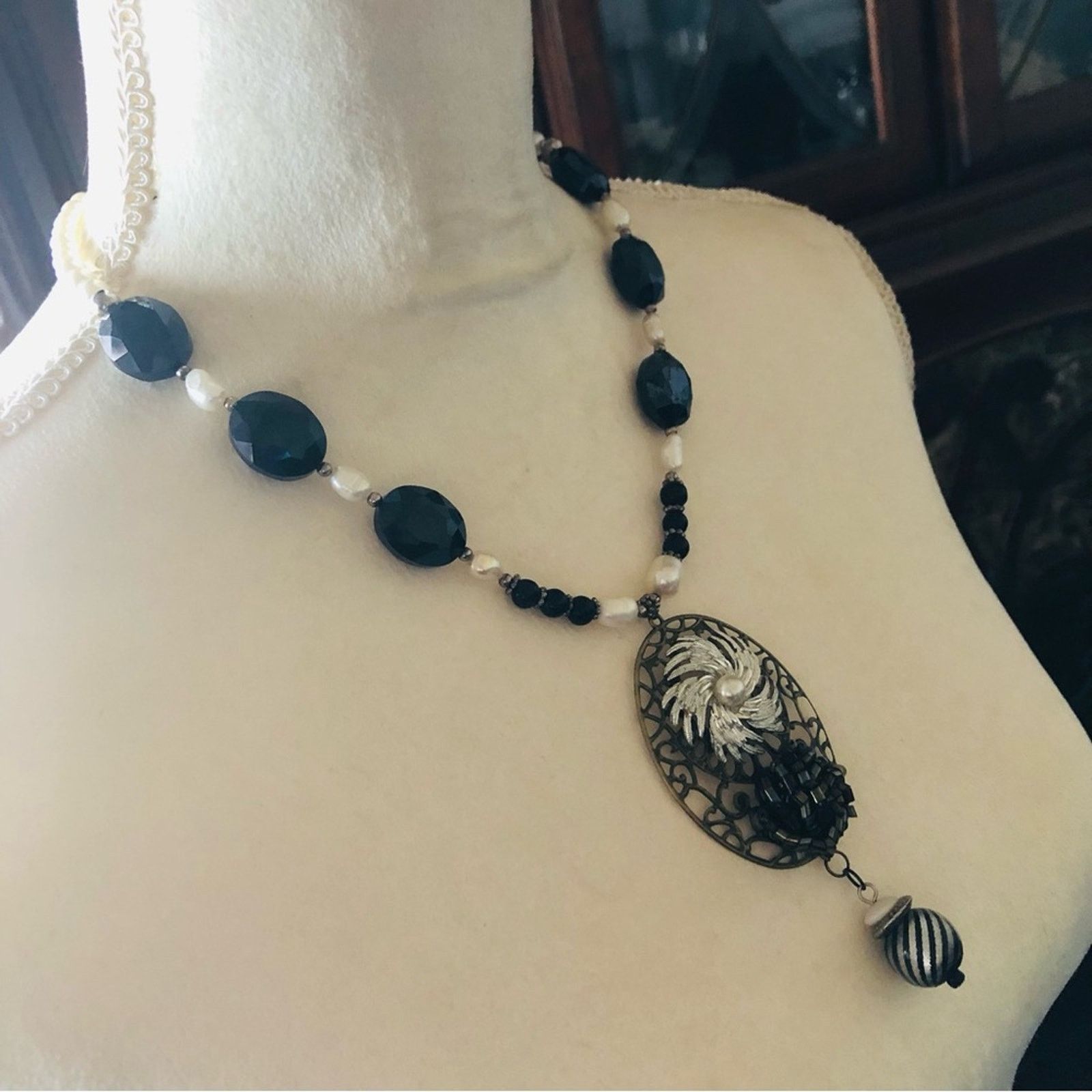Handmade Handcrafted repurpose freshwater pearl black onyx necklace Size ONE SIZE - 3 Thumbnail