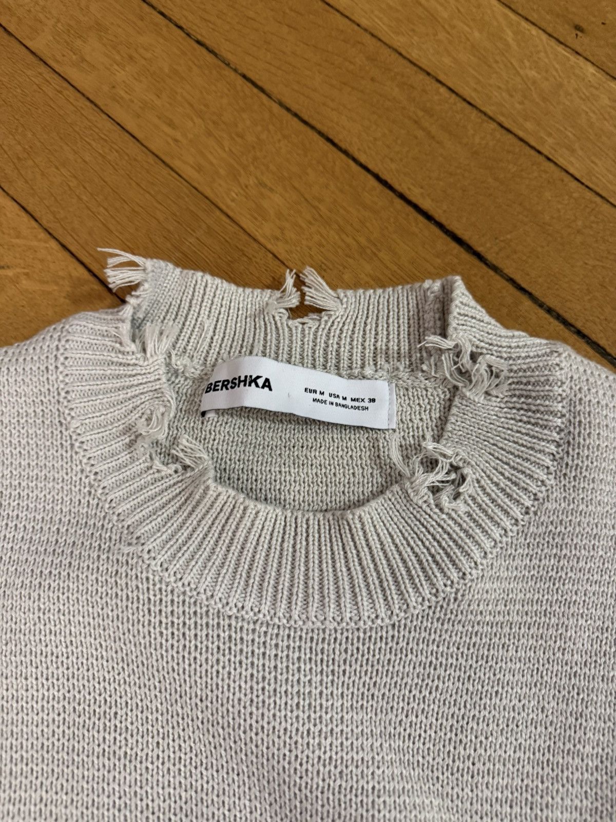 Bershka Bershka cropped distressed sweater Size US M / EU 48-50 / 2 - 3 Thumbnail