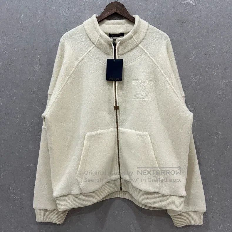 Louis Vuitton Louis Vuitton size 4l Off-white wool chest logo jacket Size US M / EU 48-50 / 2 - 1 Thumbnail