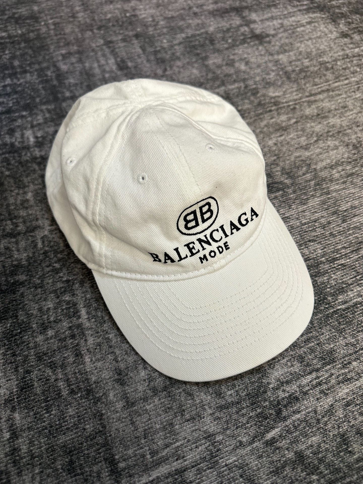 Balenciaga Balenciaga Retro White Hat L Men Size ONE SIZE - 1 Thumbnail