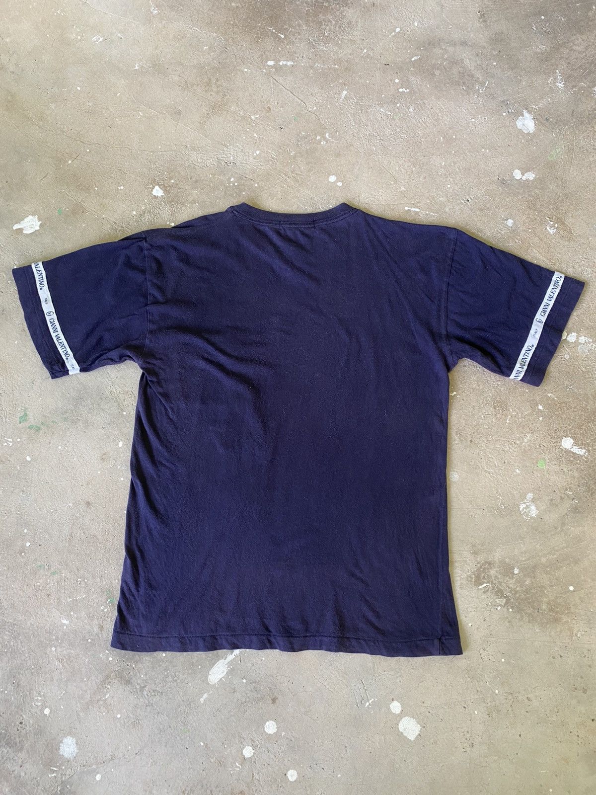 Gianni Valentino Vintage Gianni Valentino Navy Tape Pocket V Neck Tee Size US S / EU 44-46 / 1 - 9 Thumbnail