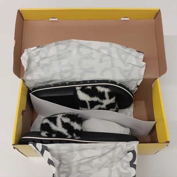 Marc Jacobs Marc Jacobs Women's "The Monogram Teddy Slide" - EU40/US10 Size US 10 / IT 40 - 12 Thumbnail