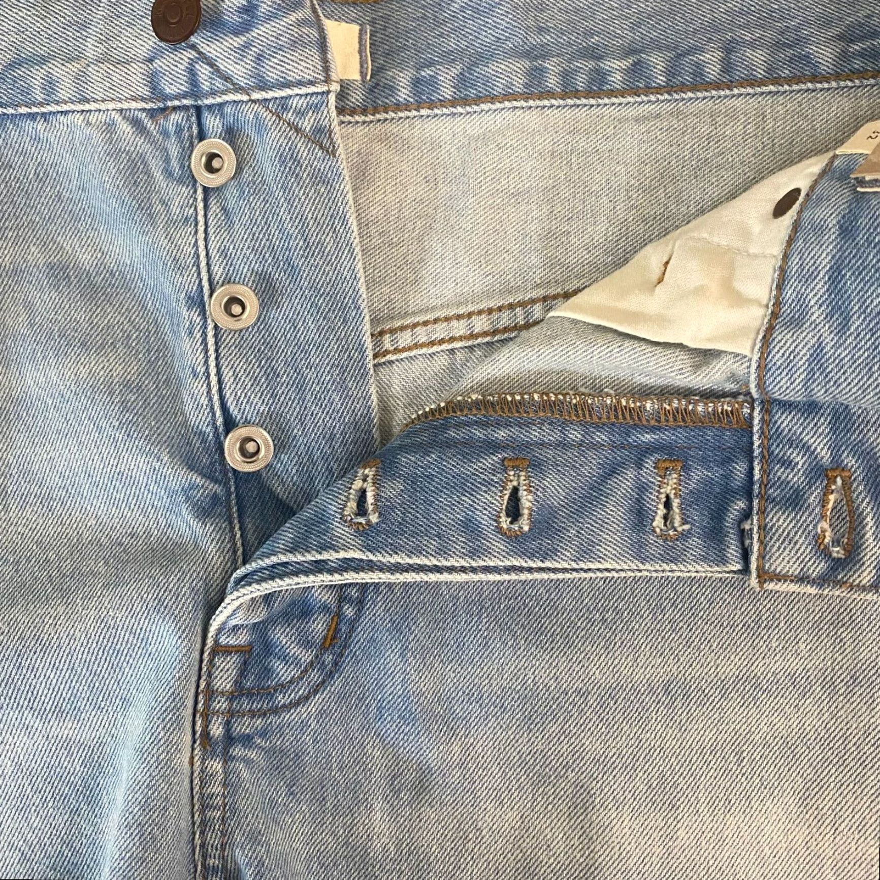 Madewell VINTAGE? Wait—no, it's new with tags. So: Madewell Relaxed Mid-Rise Jean Shorts Women's 32 Light Wash Denim Raw-Hem New Size 24" / US 00 / IT 34 - 6 Thumbnail