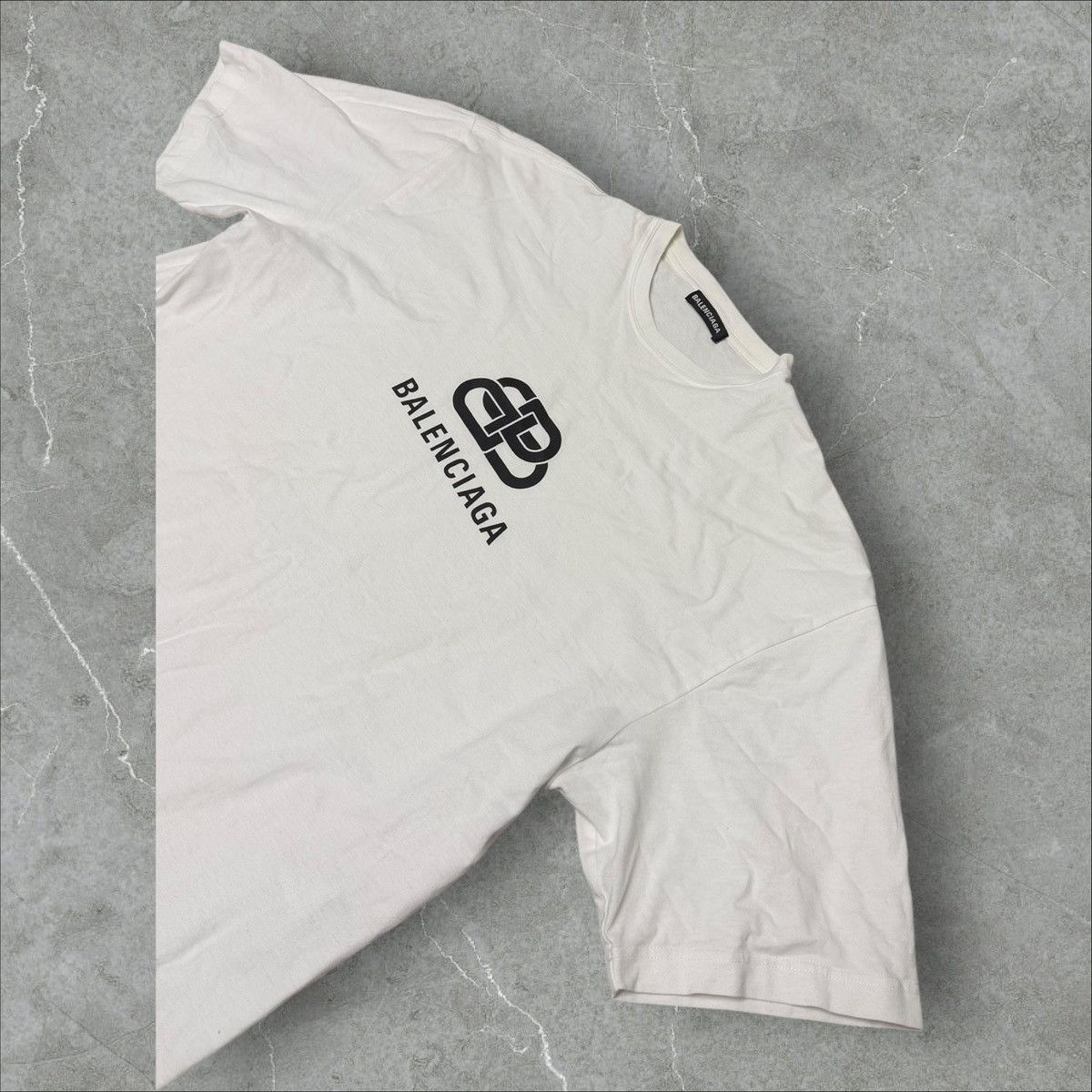 Balenciaga Balenciaga lock up logo short sleeved T-shirt Size US S / EU 44-46 / 1 - 3 Thumbnail