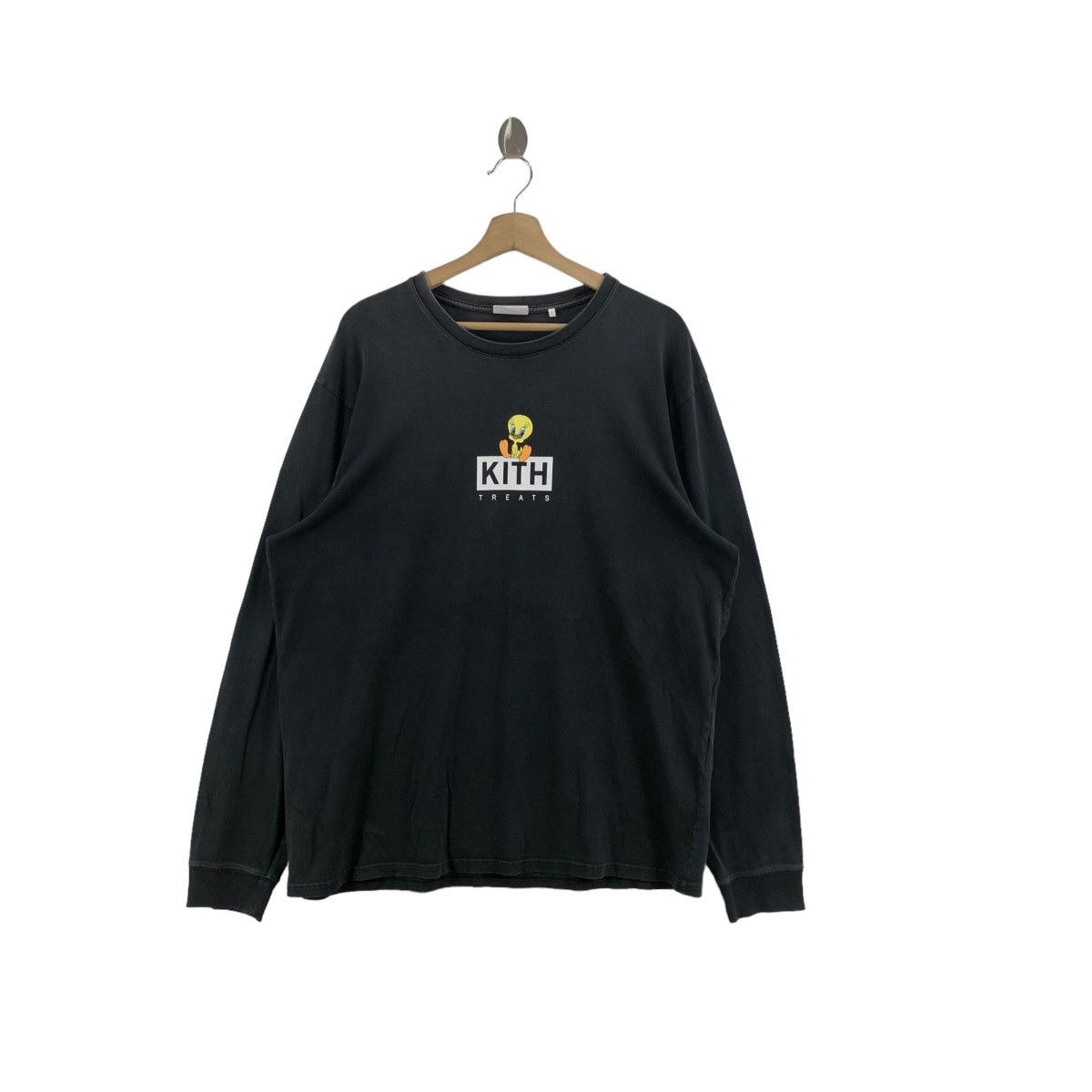 Japanese Brand × Kith Pick!! Vtg KITH x TWEETY Looney Tunes Faded Tshirt Size US L / EU 52-54 / 3 - 1 Thumbnail