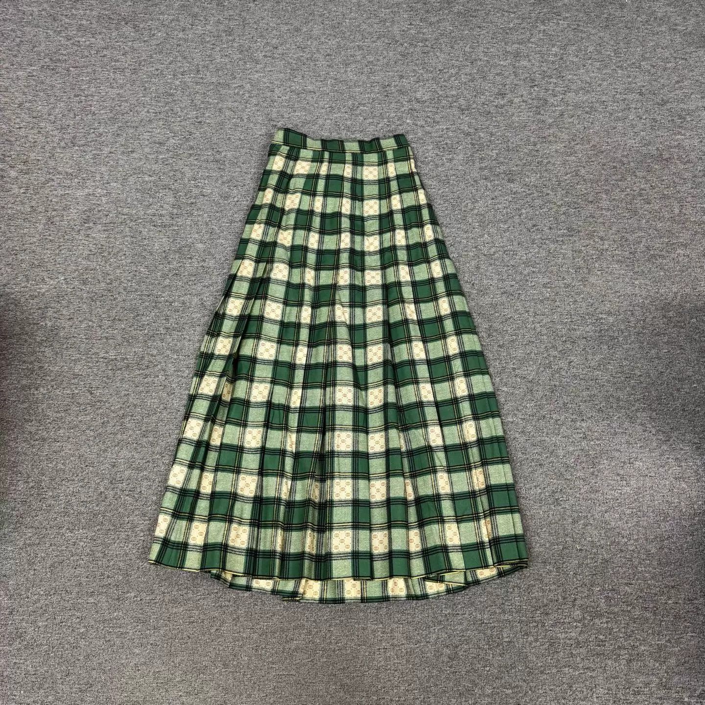 Gucci Gucci green white check Double G long skirt 99 new Size 25" / US 0 / IT 36 - 2 Thumbnail