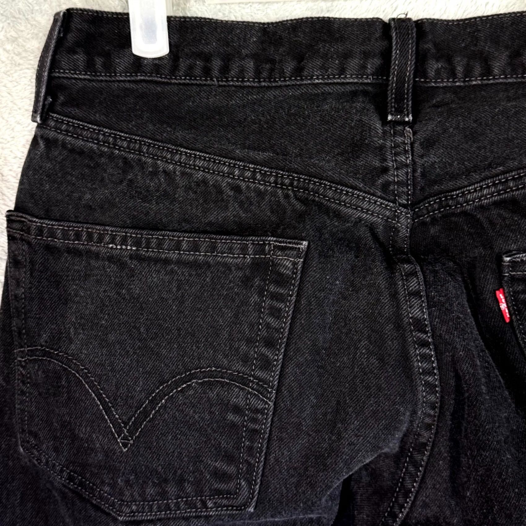 Levi's Levi’s 501 Men’s Jeans Button Fly Black Denim Straight 38 x 32 Regular Mens Jeans Size US 38 / EU 54 - 6 Thumbnail