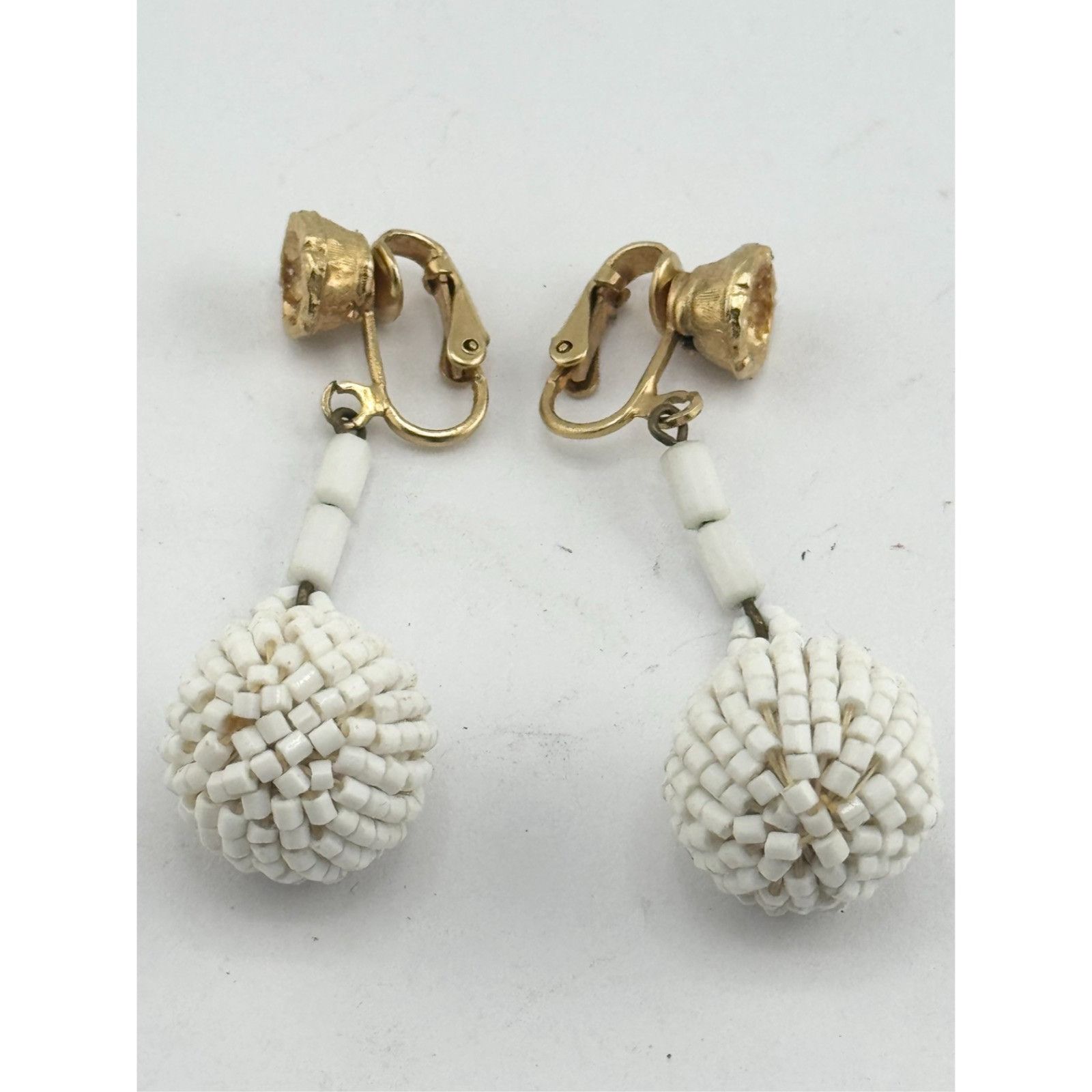 Vintage Vintage white beaded dangle drop earrings Size ONE SIZE - 2 Thumbnail