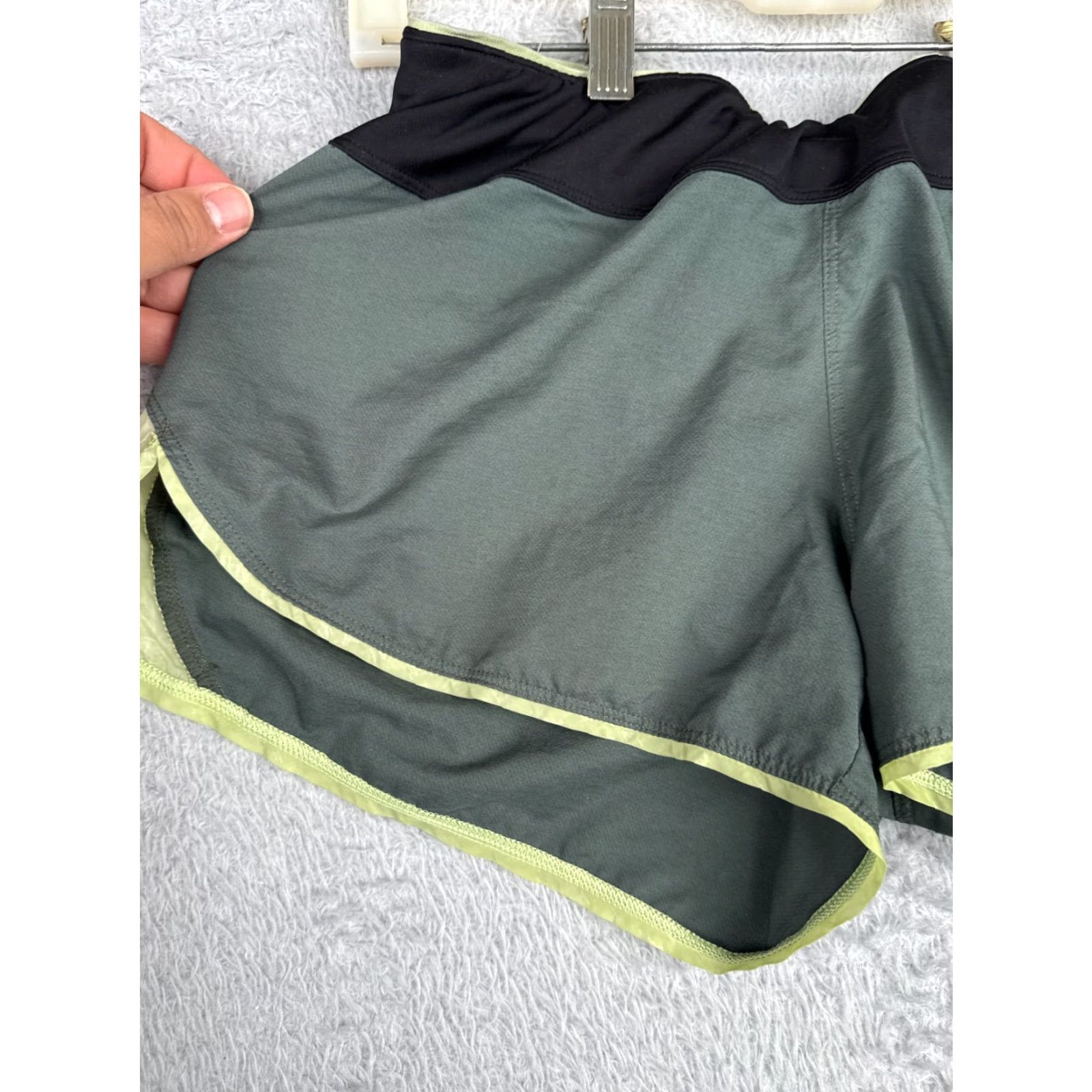 The North Face The North Face Shorts Women Small Green Lined Polyester Blend Run Running READ Women Size 28" / US 6 / IT 42 - 2 Thumbnail