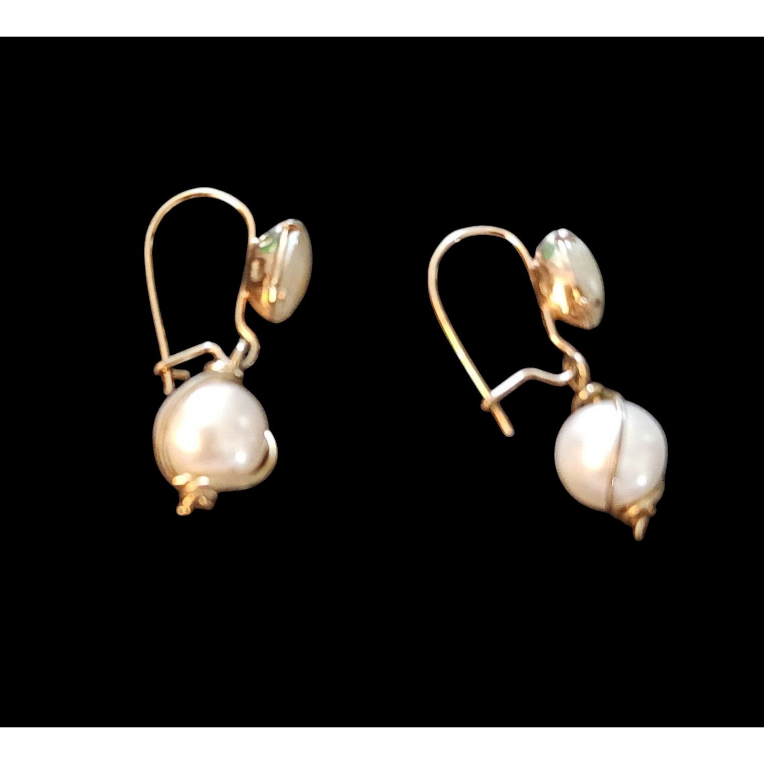 Other 12kt gold filled pearlescent beaded pierced earrings Size ONE SIZE - 1 Thumbnail