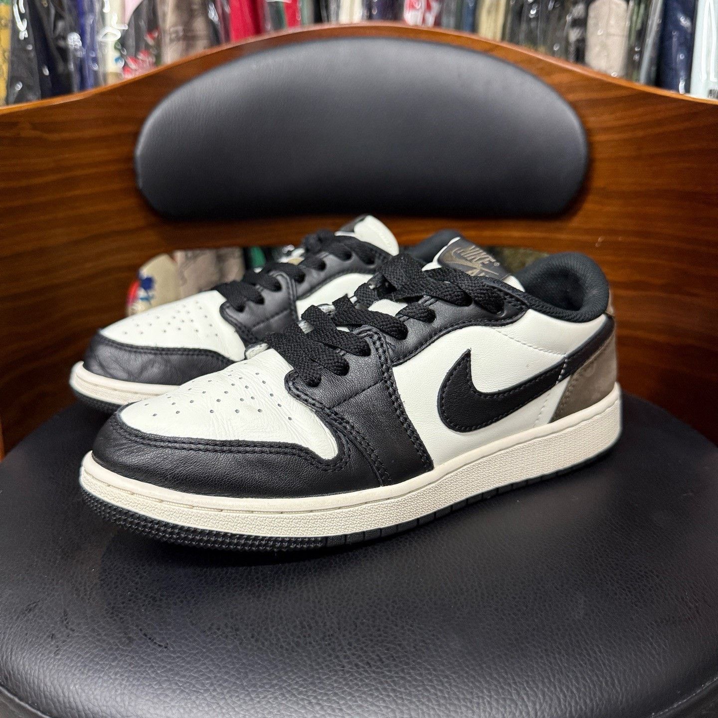 Nike Nike AJ1 Black Lowtop Sneakers 39 Men Size US 6.5 / EU 39-40 - 1 Thumbnail