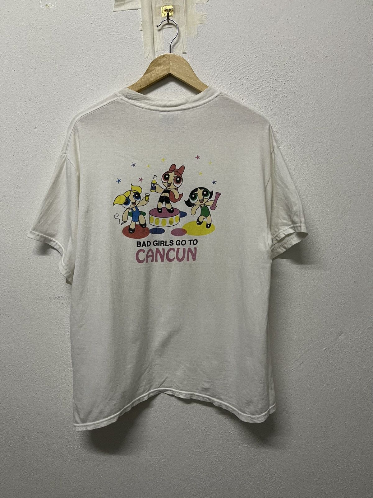 Pre-owned Cartoon Network 2000s Powerpuff Girl “bad Girl Go To Cancun” Tshirt Boxy In White