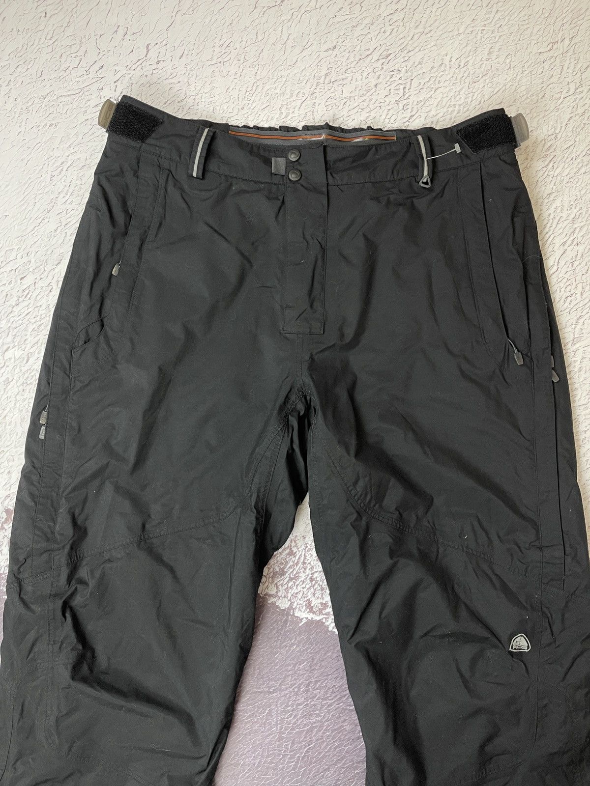 Nike ACG Nike ACG vintage y2k black outdoor snow pants ski Size US 38 / EU 54 - 6 Thumbnail