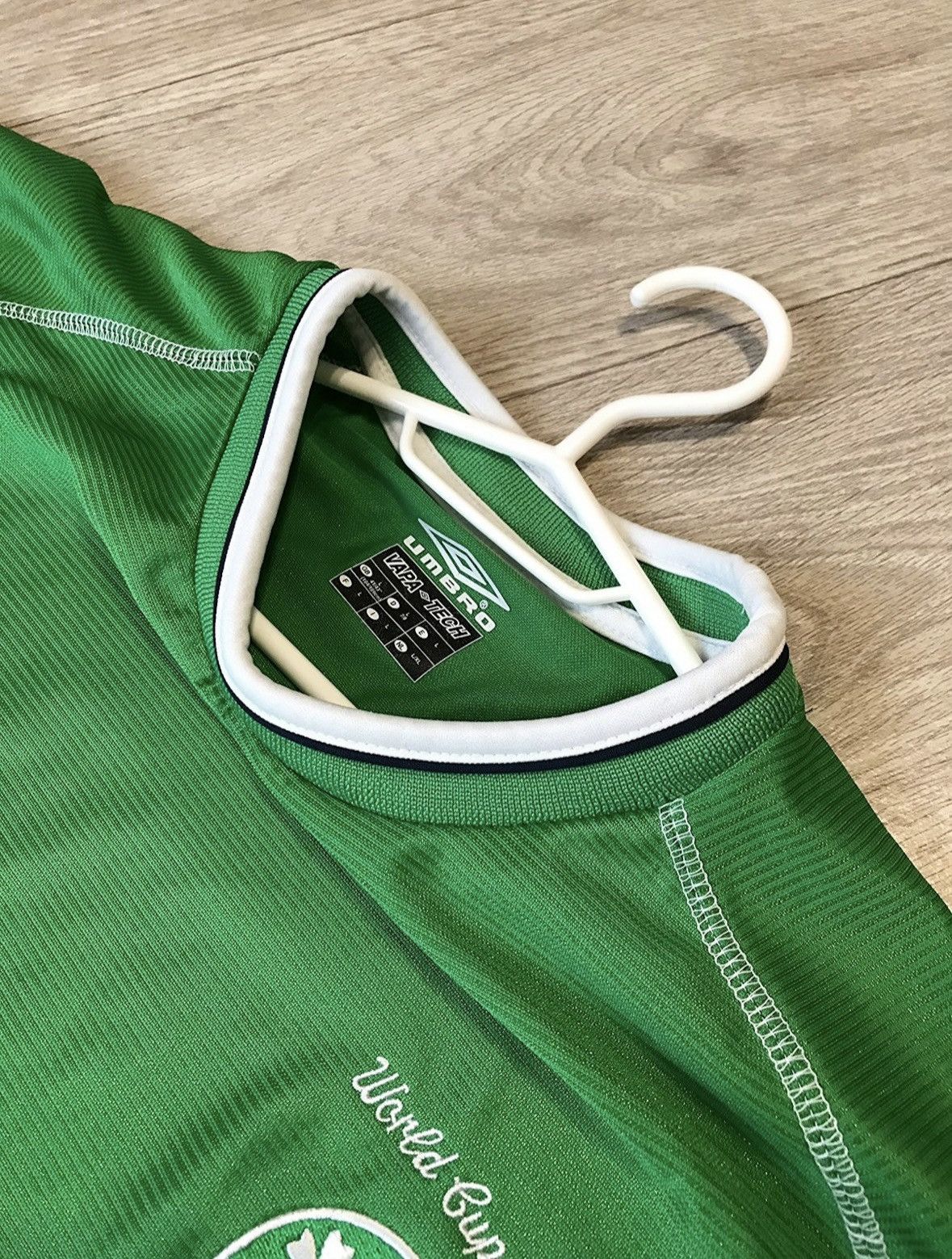 Umbro × Vintage 🔷Vintage Umbro Ireland 2001/03 Soccer jersey🔷 Size US L / EU 52-54 / 3 - 5 Thumbnail