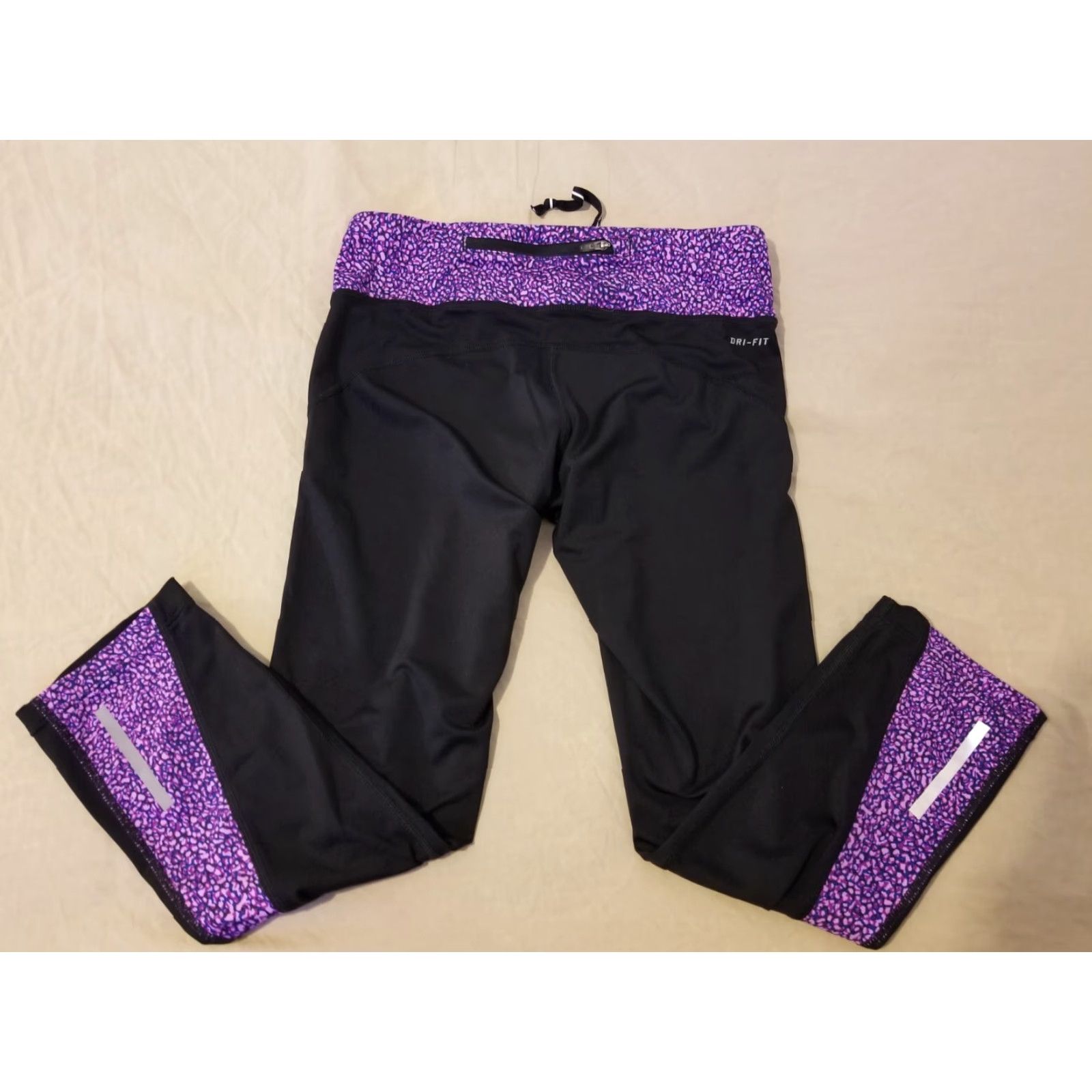 Nike Womens Nike Pants S Small Black Athletic Gym Workout Capri Size 28" / US 6 / IT 42 - 2 Thumbnail