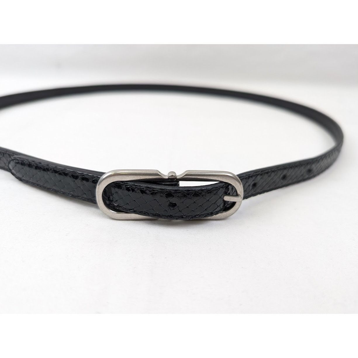Saint Laurent Paris o1rshd1 Size: 100 / Embossed Leather Buckle Belt in Black Size 40 - 12 Thumbnail