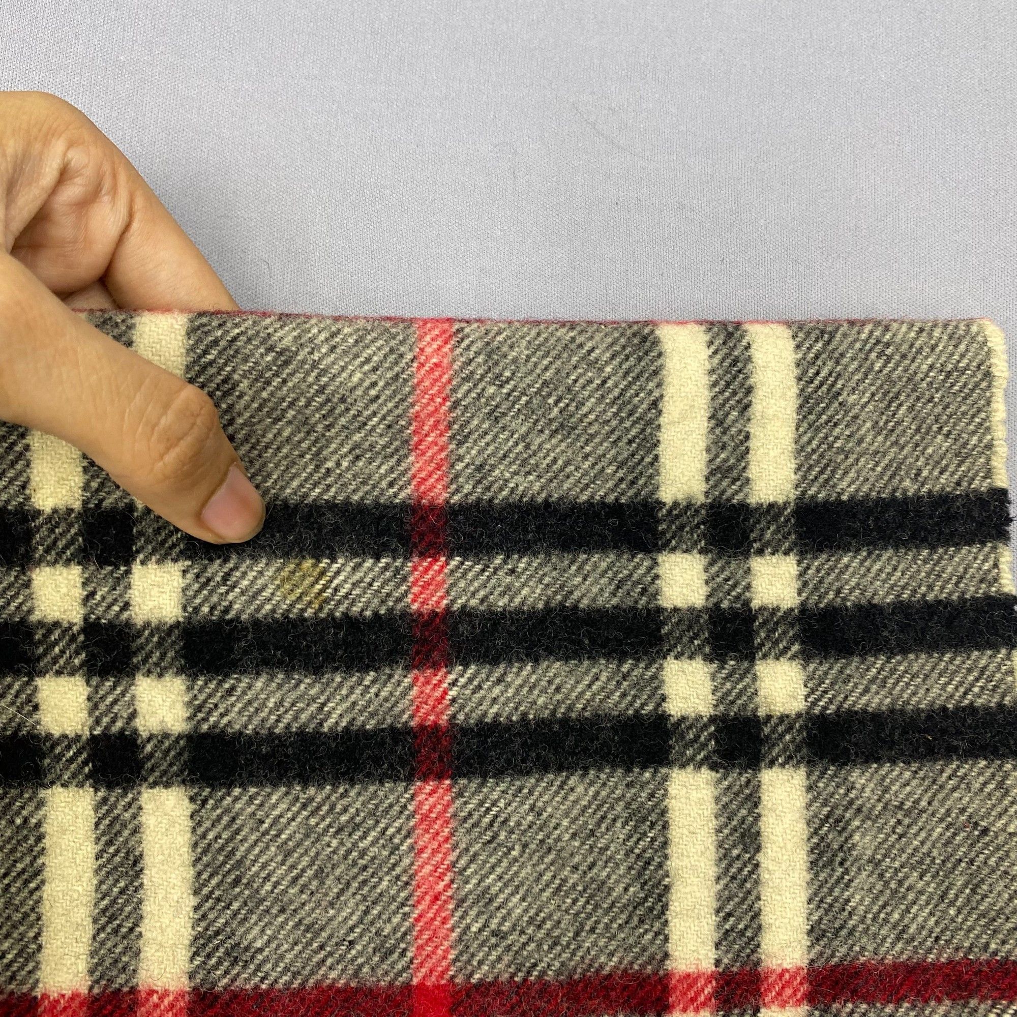 Burberry Vintage Burberry Scarf Muffler Wool Winter Scarves Size ONE SIZE - 6 Thumbnail