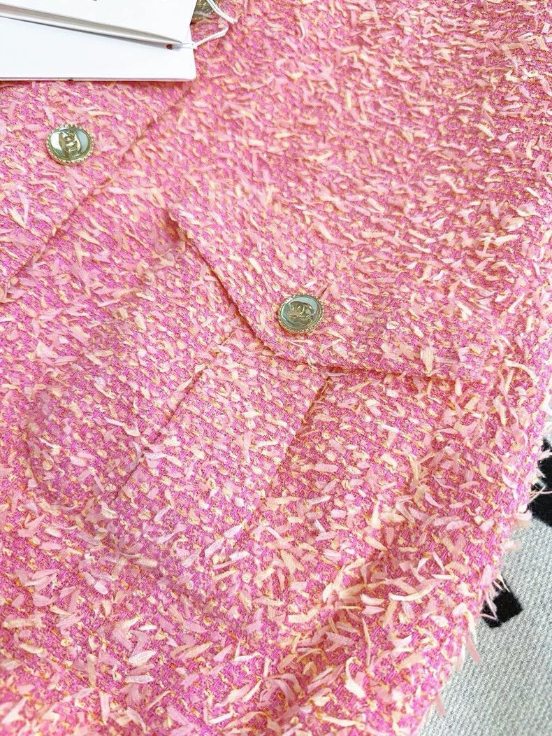 Chanel Chanel 21s Pink Crystal Button Sleeveless Vest Size M / US 6-8 / IT 42-44 - 4 Thumbnail