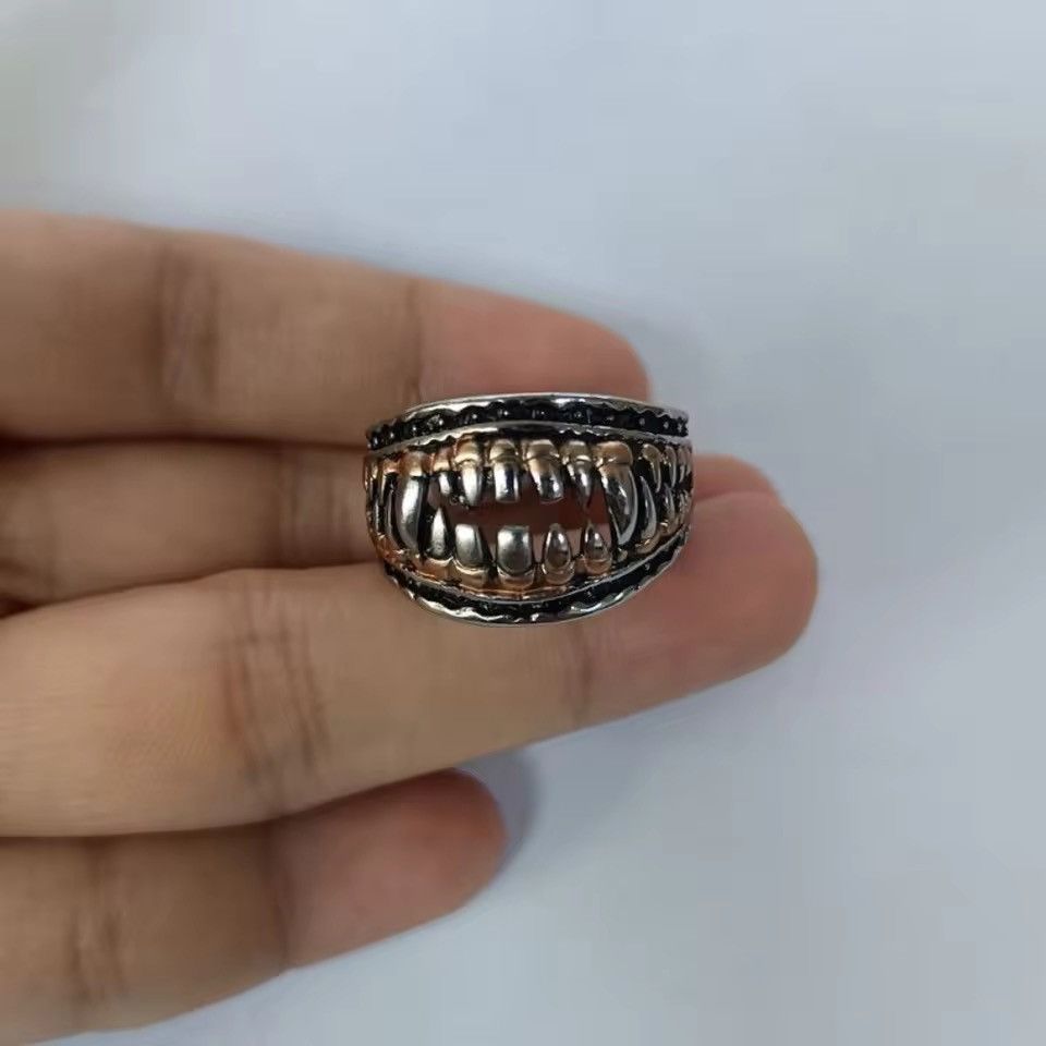 Vintage Resizeable Demon's Teeth Ring Size ONE SIZE - 1 Thumbnail