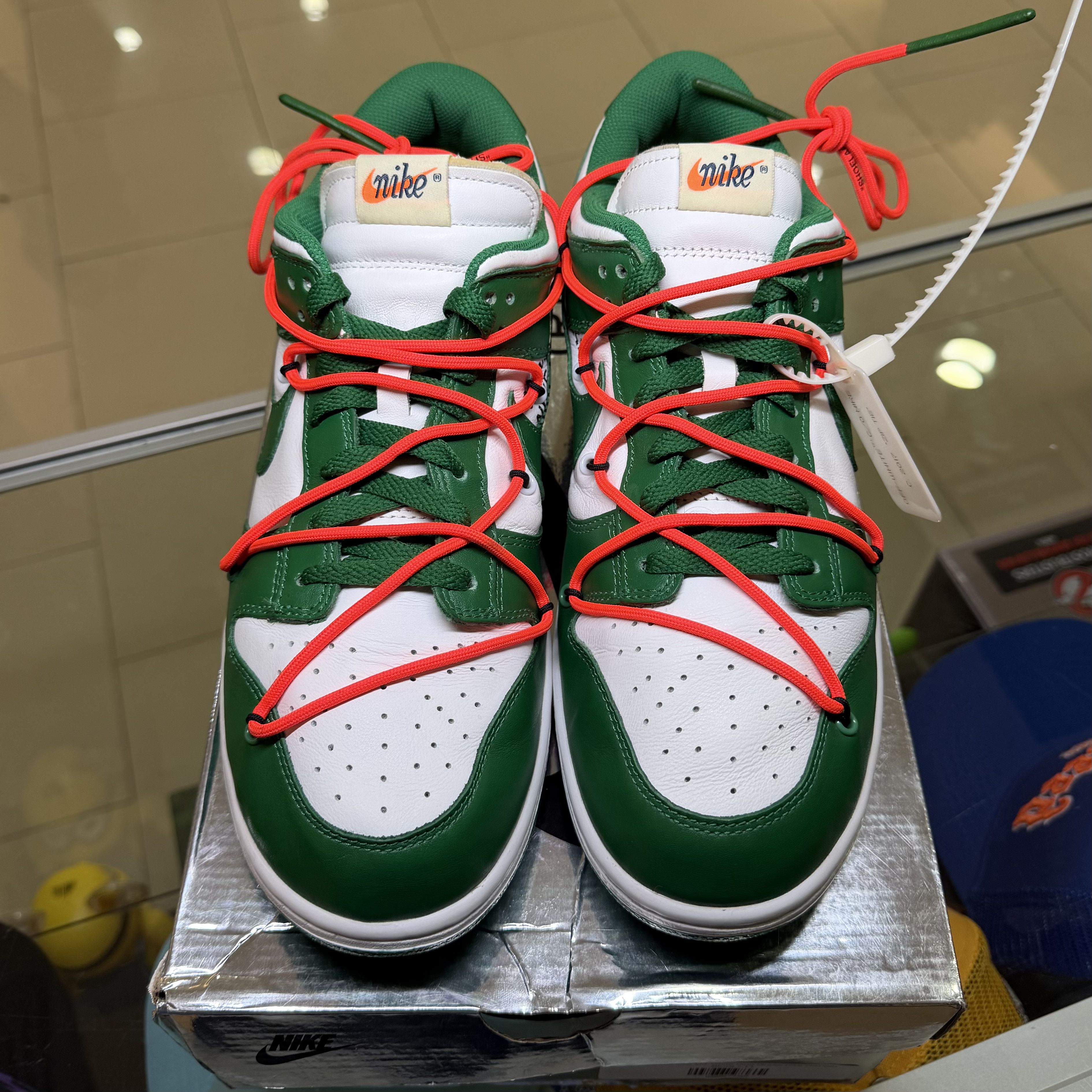 Nike × Off-White Nike Dunk Low Off-White Pine Green Size 11 Size US 11 / EU 44 - 5 Thumbnail