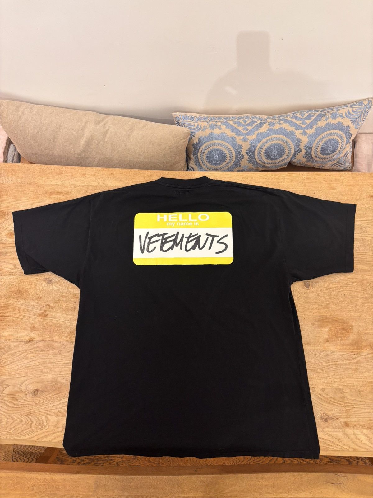 Vetements HELLO my name is シャツ VETEMENTS MENS T-SHIRT LOGO DESIGN 