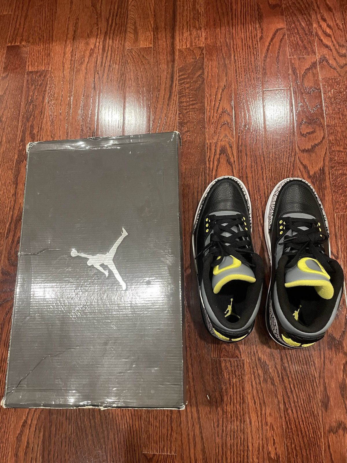 Jordan Brand 100% Authentic Jordan 3 Pitcrew lll Promo Players Pair sz 9 Size US 9 / EU 42 - 18 Thumbnail