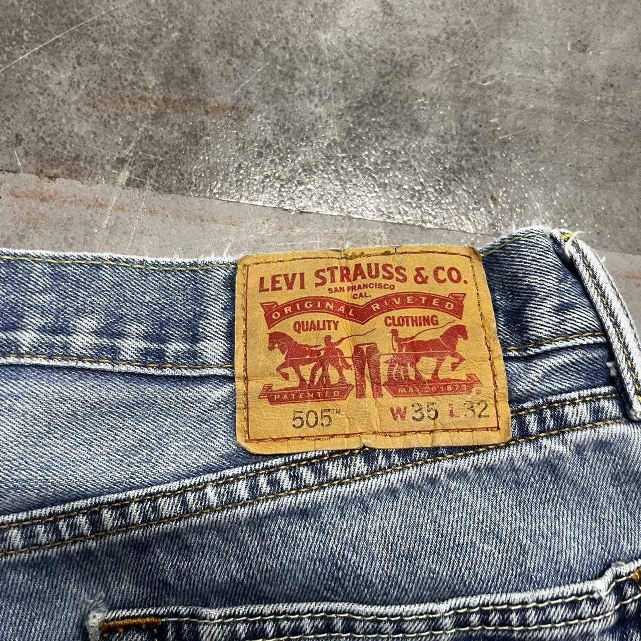 Levi's × Vintage Vintage Y2K Levis 505 Skater Style Medium Wash Denim Jeans! Size US 35 - 8 Thumbnail