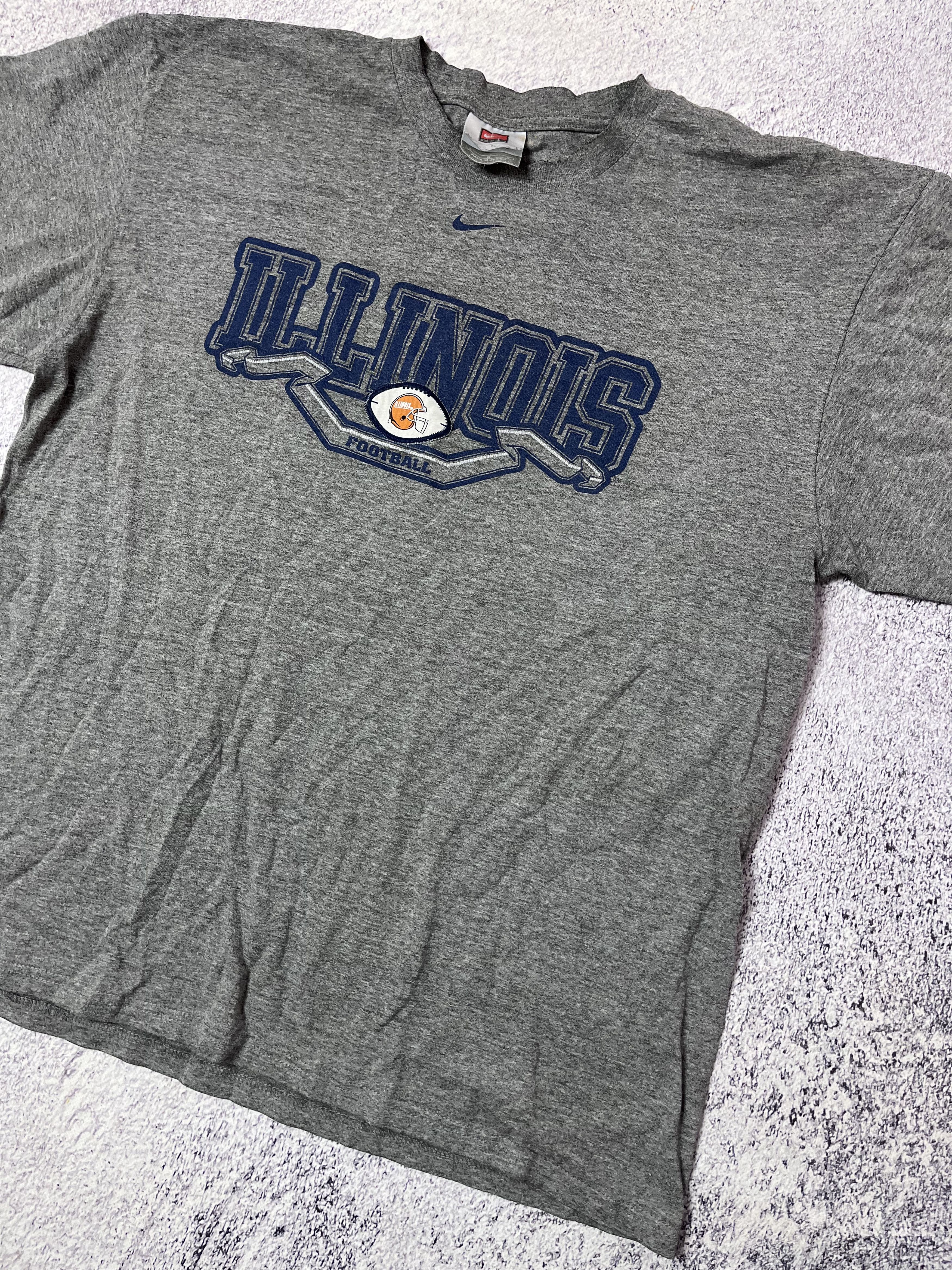 Nike × Vintage Vintage men’s T-shirt Nike Team sport ILLINOIS FOOTBALL Size US XL / EU 56 / 4 - 5 Thumbnail