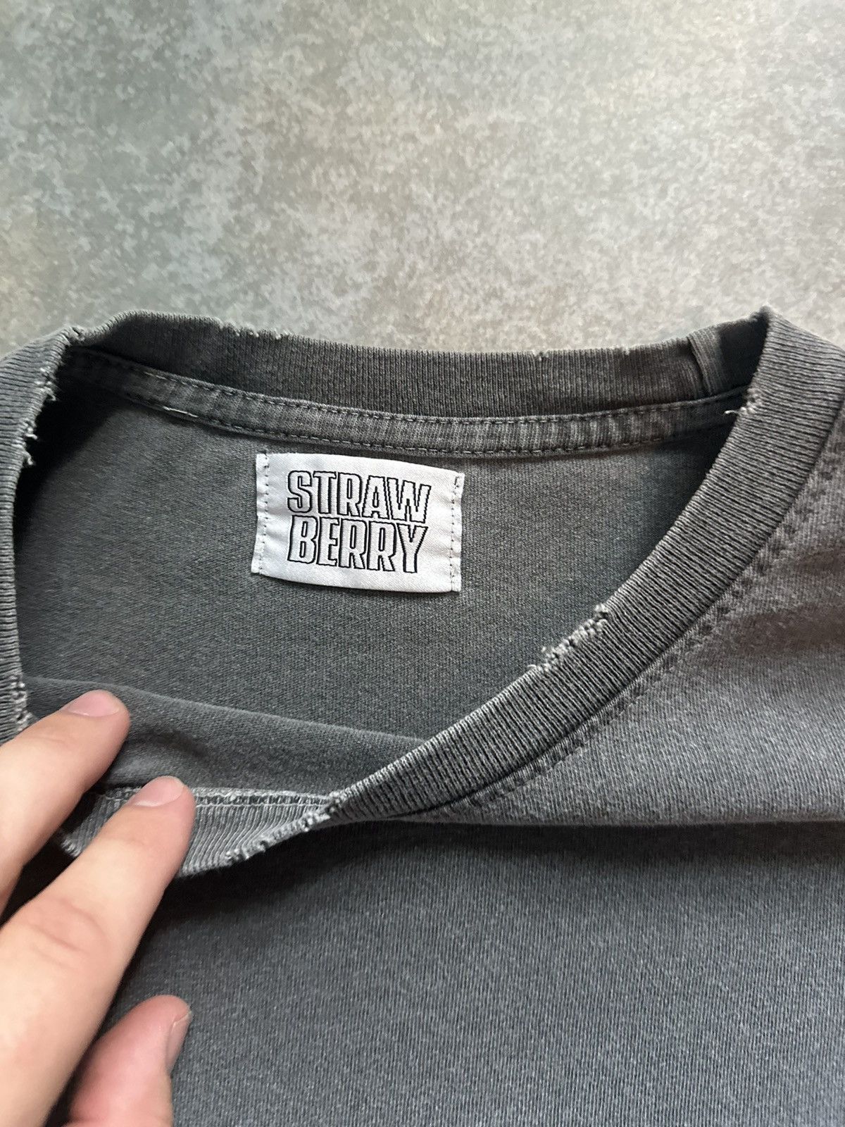 Strawberry Strawberry Gray vintage Tee Size US L / EU 52-54 / 3 - 3 Thumbnail