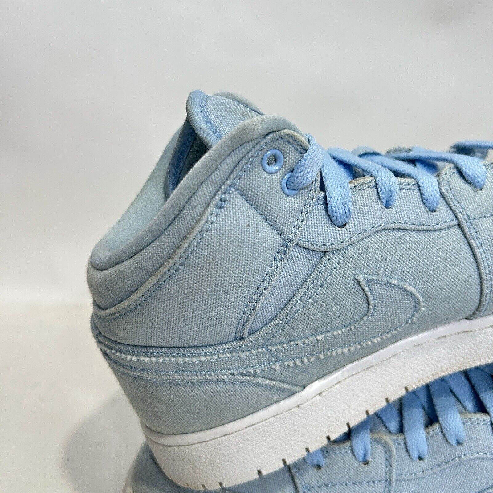 Nike Nike Air Jordan 1 Mid Retro BG “Easter Blue” Size US 8.5 / IT 38.5 - 10 Thumbnail