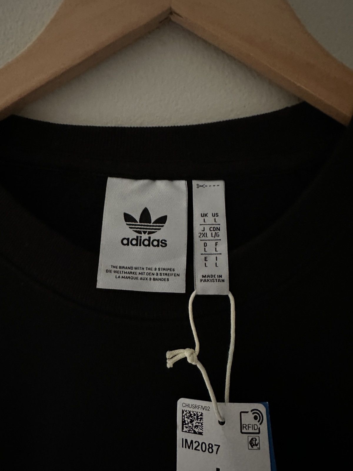 Adidas Adidas Three Stripes Vintage Style Crewneck Sweatshirt Size US L / EU 52-54 / 3 - 3 Thumbnail