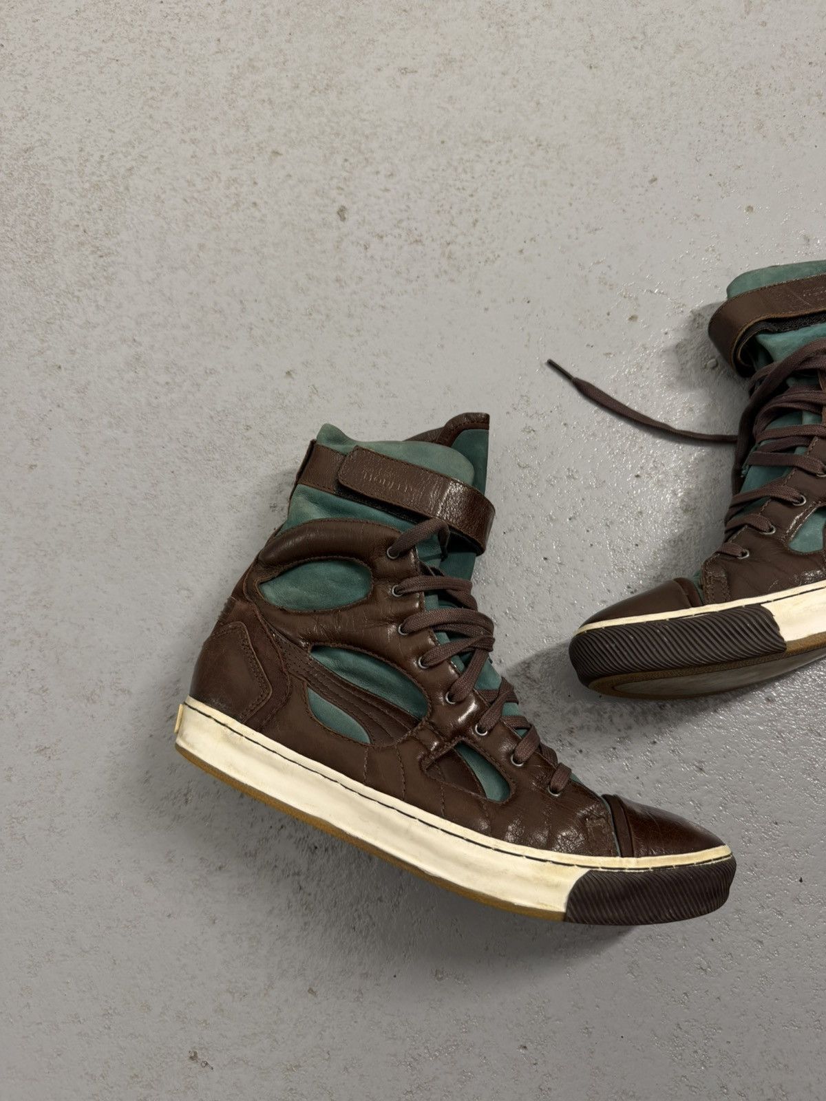 Alexander McQueen × Puma Vintage 00s Puma x Alexander McQueen Leather Sneakers Size US 8 / EU 41 - 4 Thumbnail