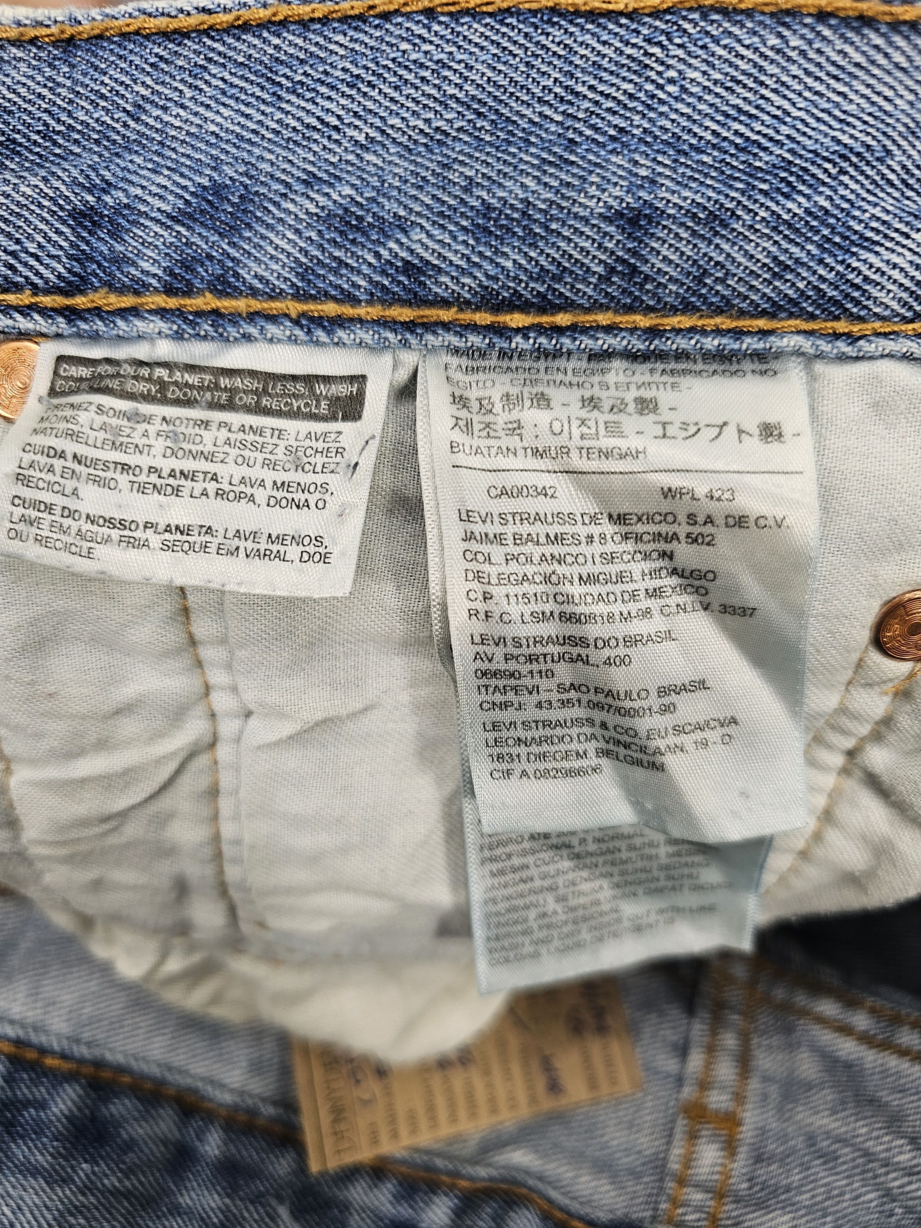 Levi's Vintage Clothing Vtg LEVIS 501 Ripped Stain Light Blue Jeans Size 32X31 L0525 Size US 32 / EU 48 - 12 Thumbnail