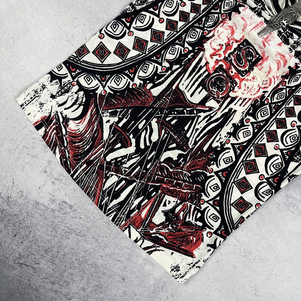 Designer Ladies Save The Queen Avant-Garde overprinted tunic blouse Size M / US 6-8 / IT 42-44 - 12 Thumbnail