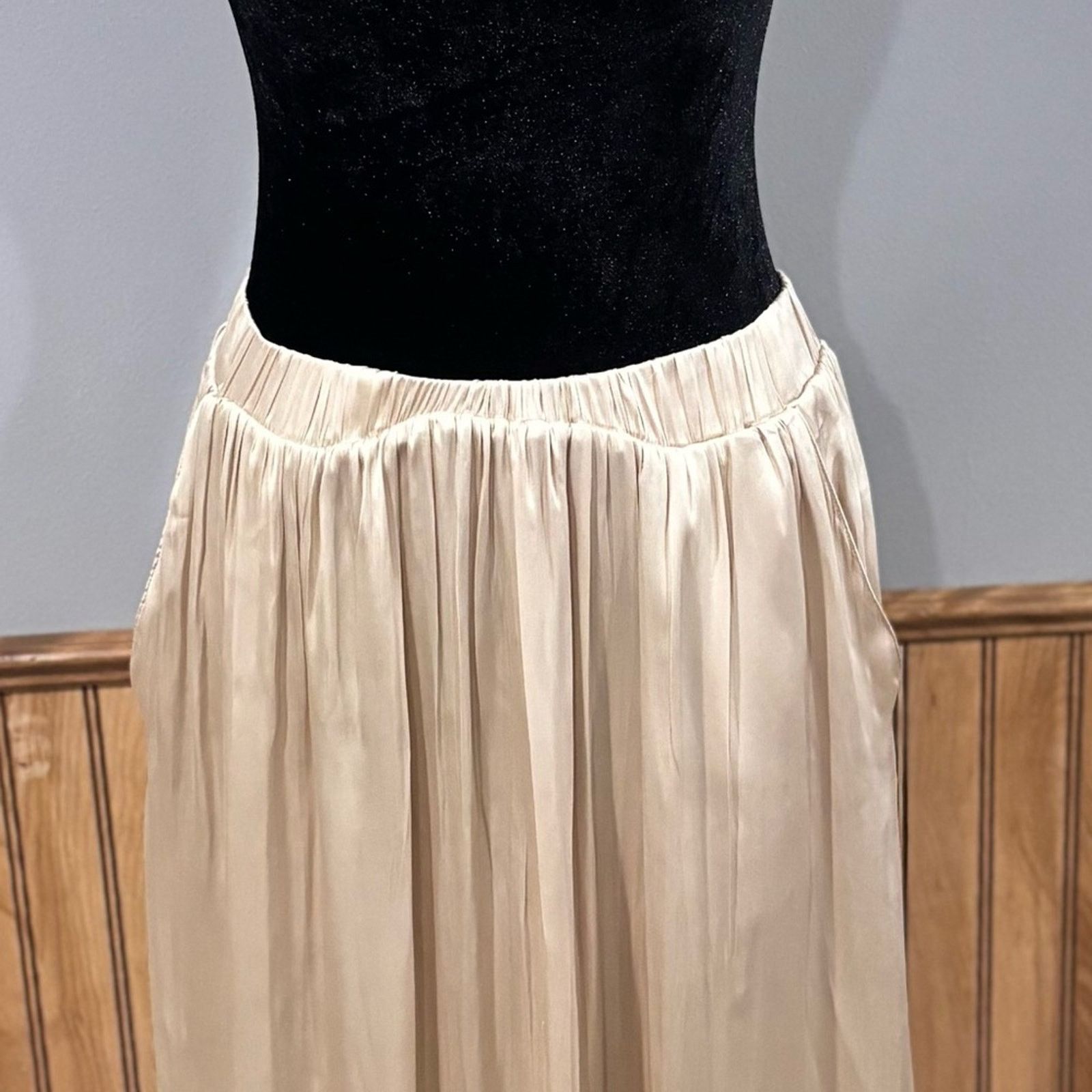 H&M H&M Elegant Gold Beige Maxi Skirt with Pockets Size 6 Size 28" / US 6 / IT 42 - 2 Thumbnail