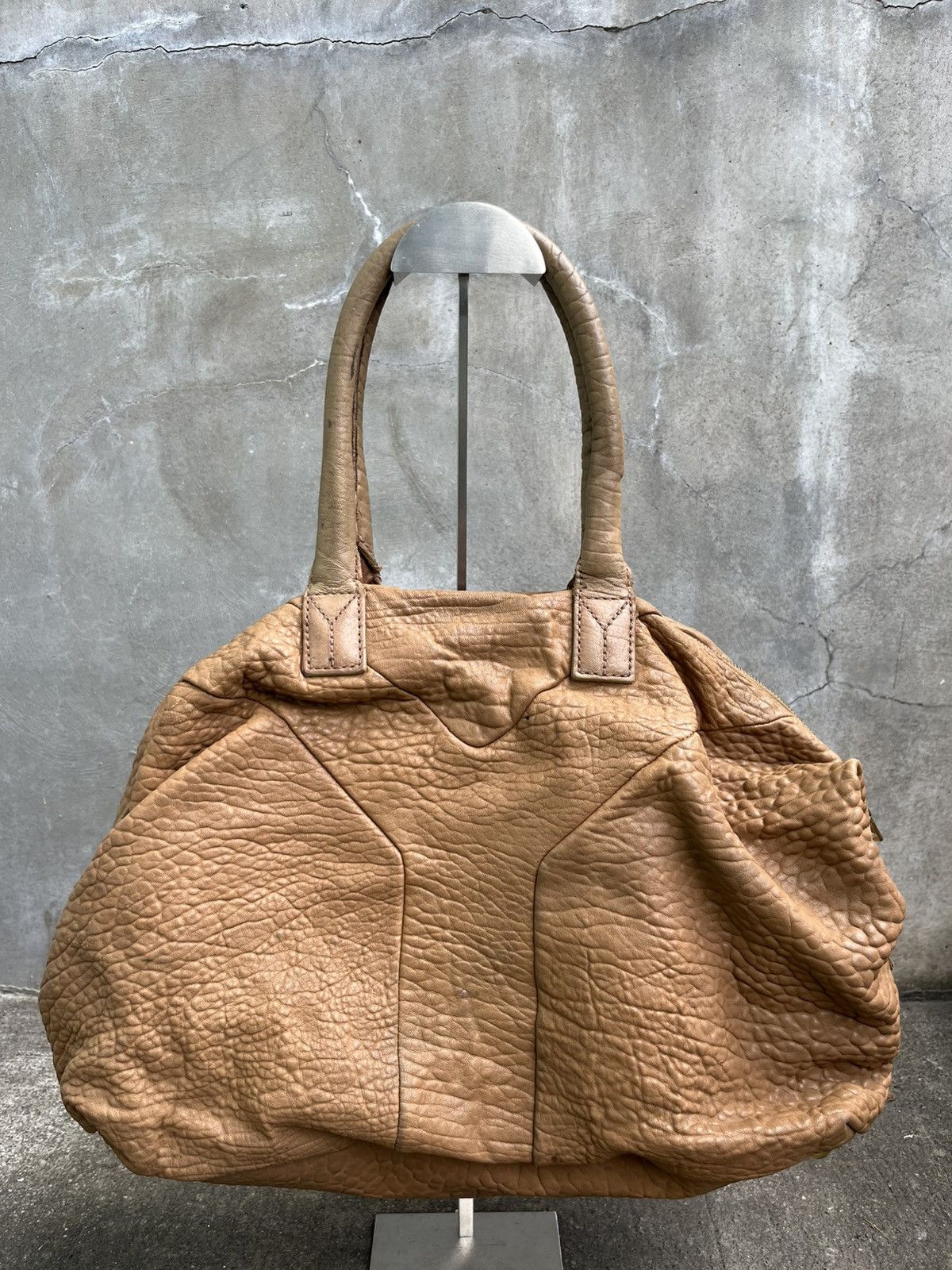 Yves Saint Laurent Pebbled Lambskin Leather Easy Muse Hand Bag Size ONE SIZE - 4 Thumbnail