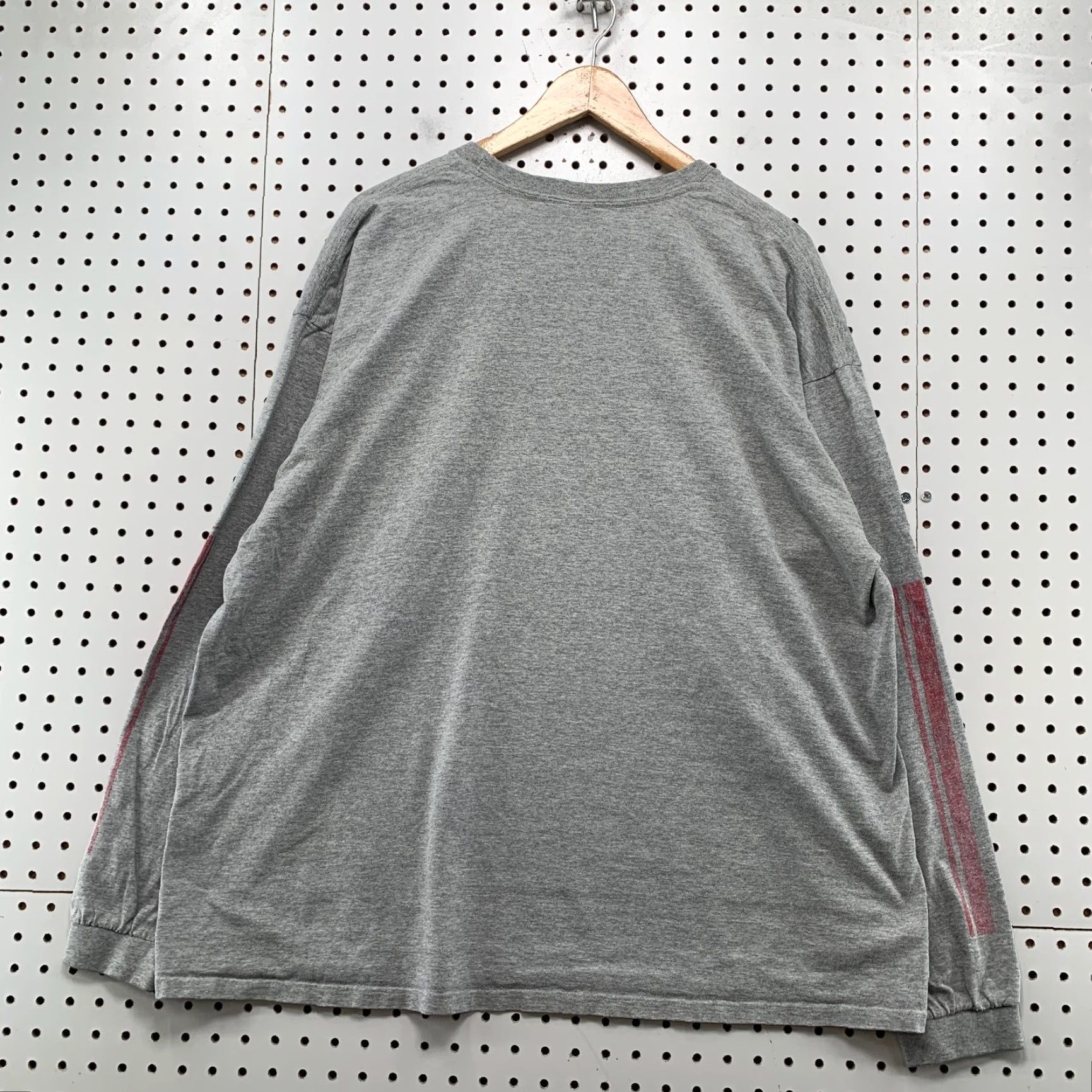 Nike VINTAGE Nike T Shirt Mens 2XL Gray Center Swoosh Long Sleeve Distressed Size US XXL / EU 58 / 5 - 2 Thumbnail